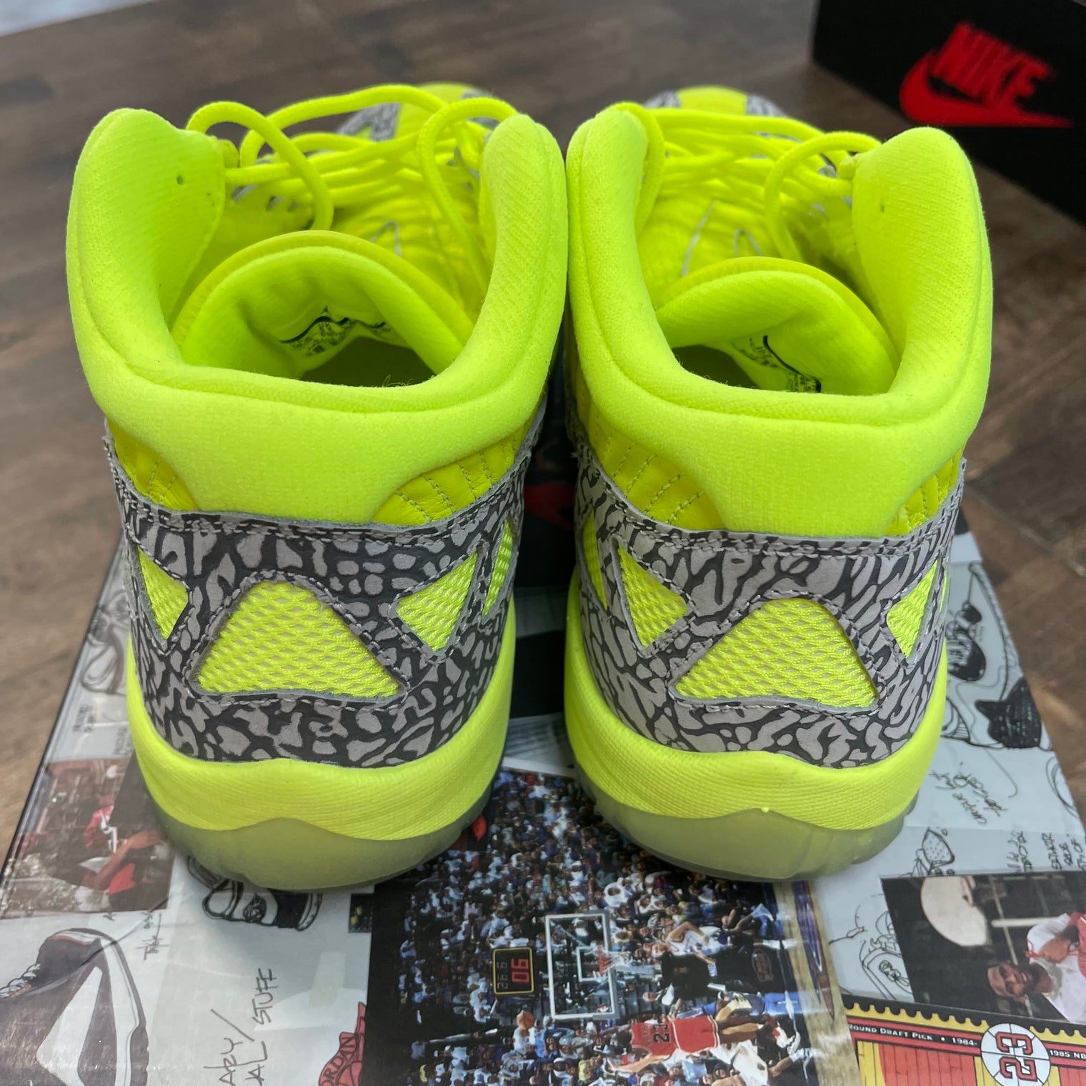 Volt Jordan 11 Low IE (USED)