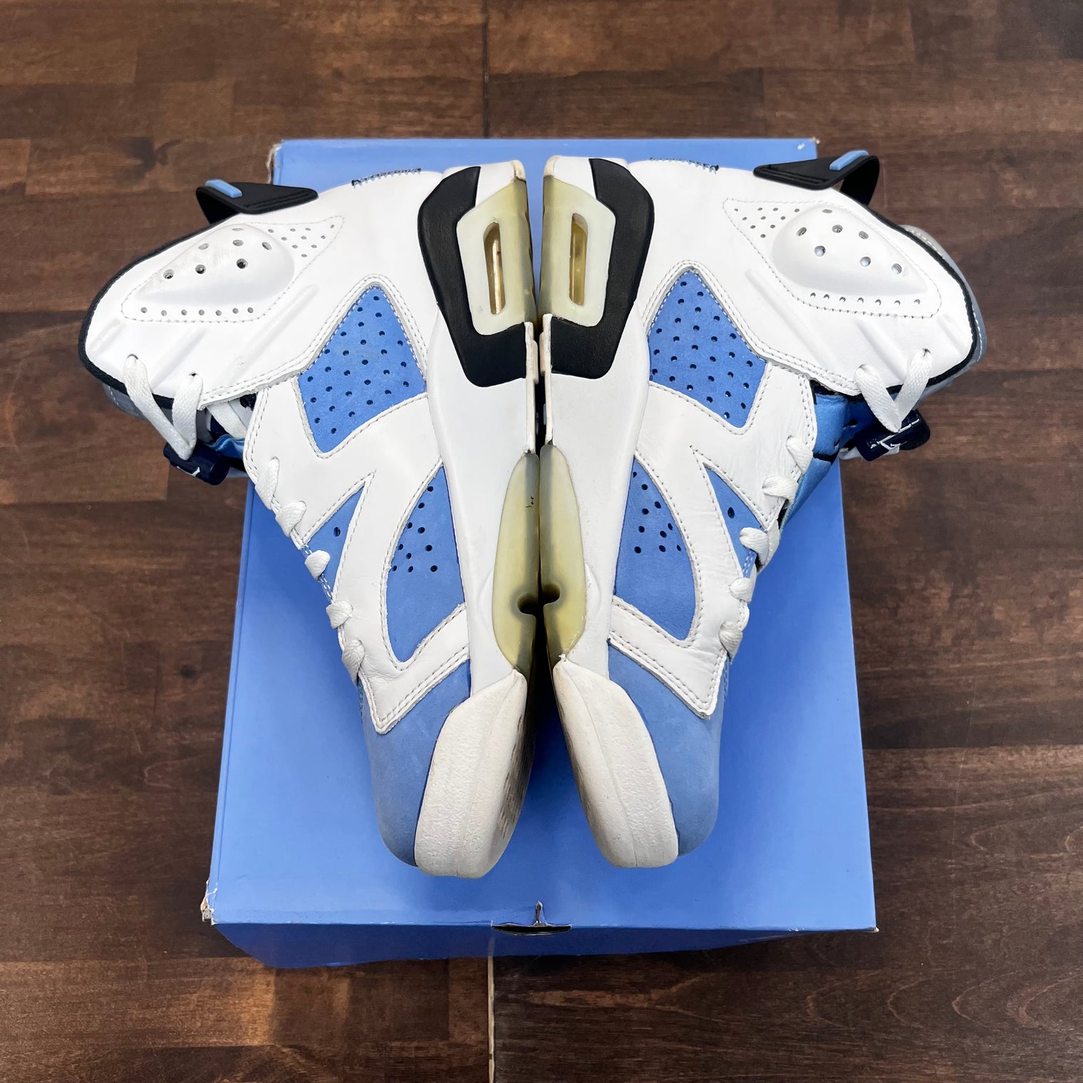 UNC Jordan 6 (USED)