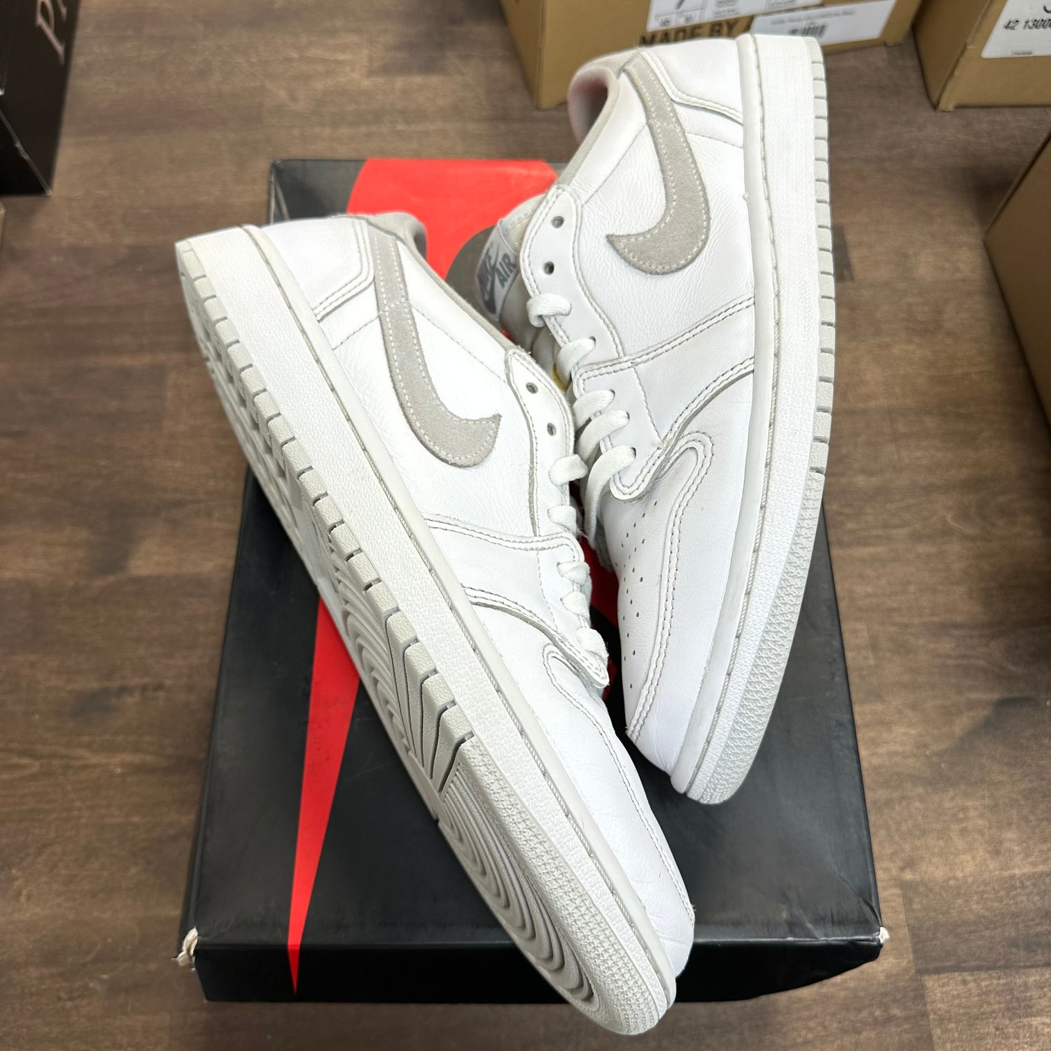(W) Neutral Grey Jordan 1 Low OG (USED)