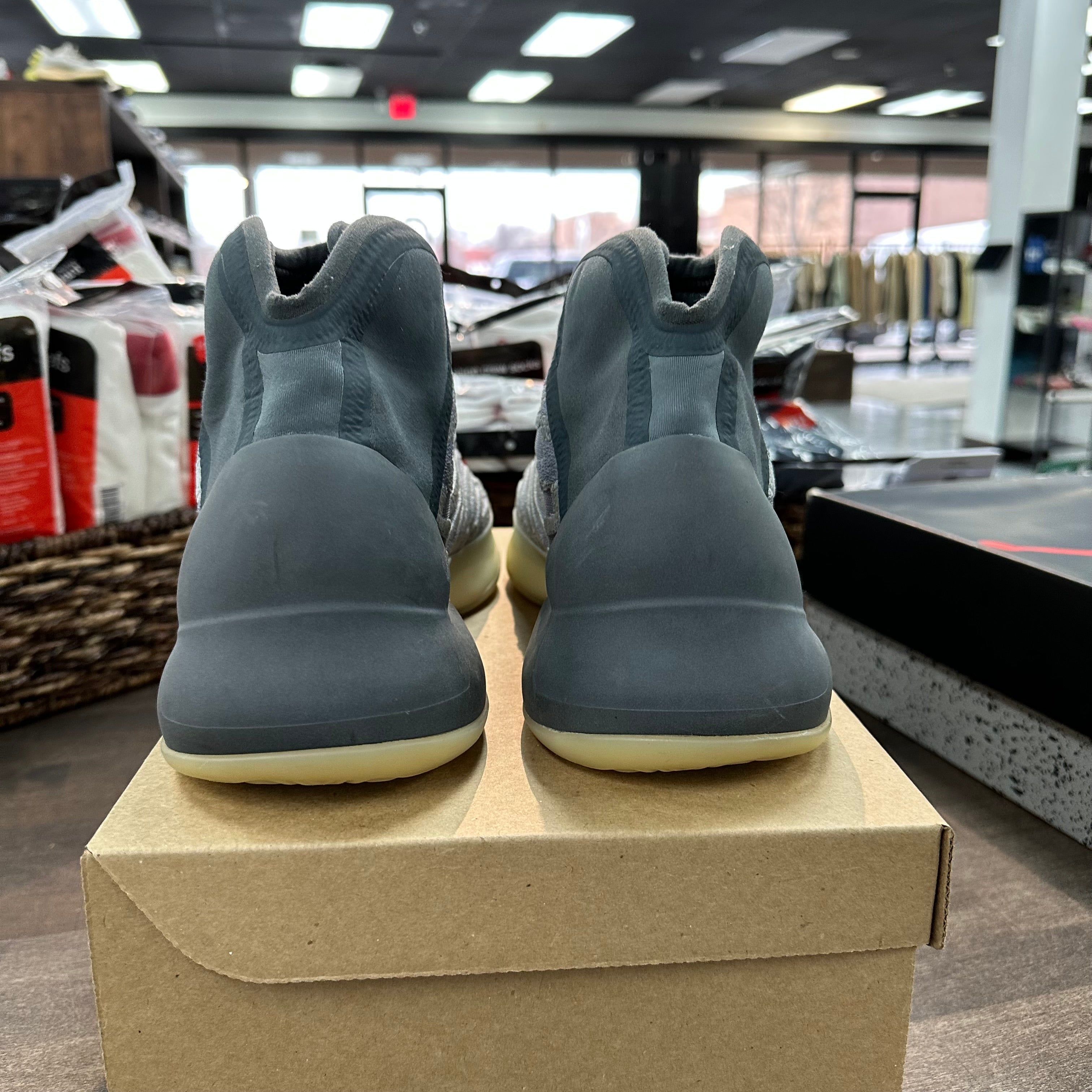adidas Yeezy QNTM Mono Carbon (US 10) (USED,No Box) Size 10 (Pre-Owned) - Image 4