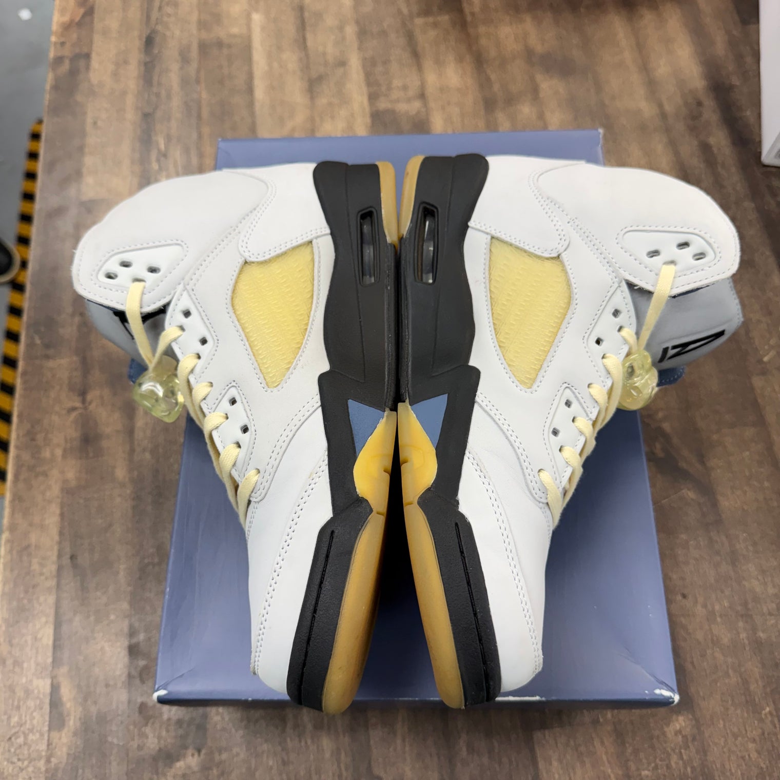 (W) Dawn A Ma Maniere Jordan 5 Retro (USED)
