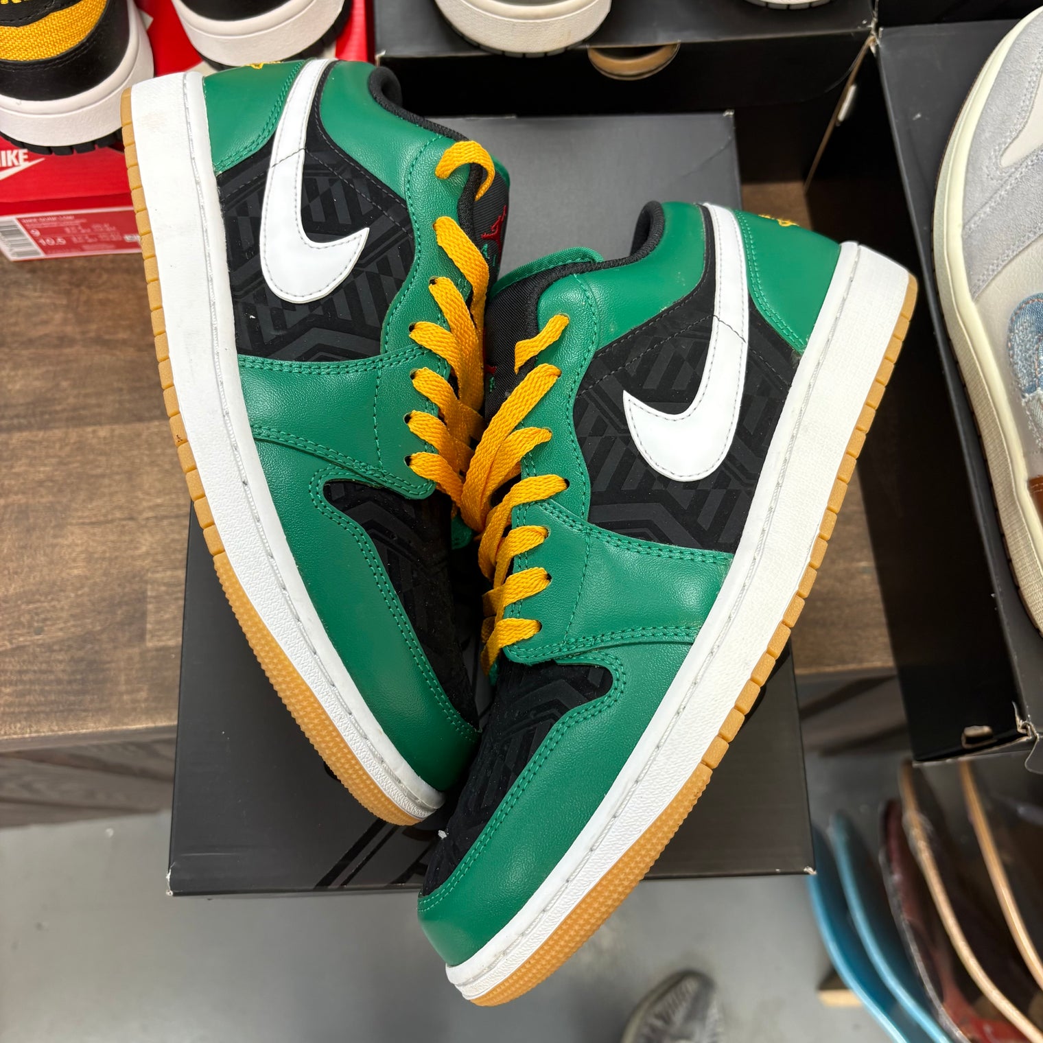 Holiday Special Jordan 1 Low SE (2022) (USED)