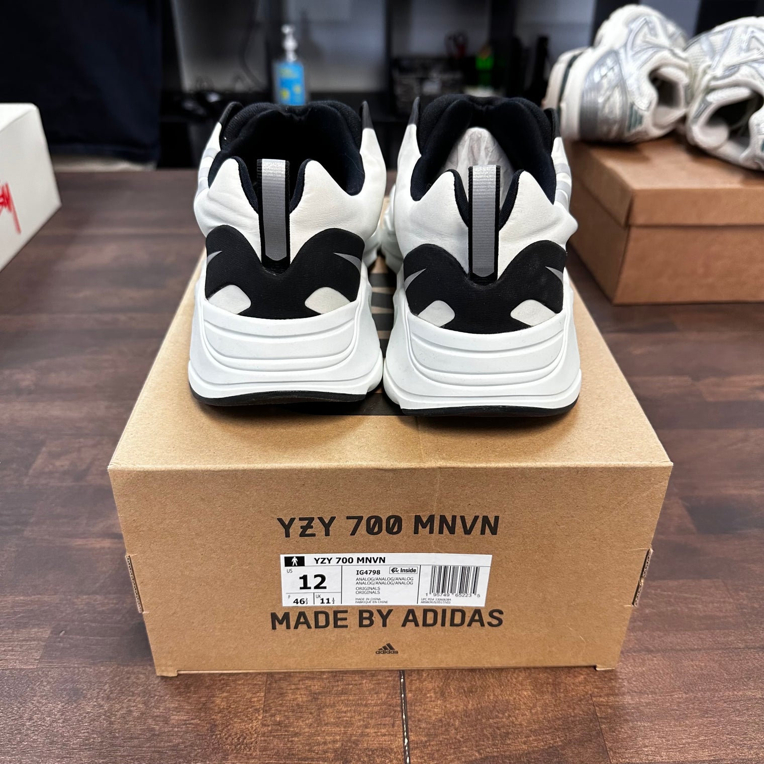 Adidas Yeezy 700 MNVN Analog (USED)