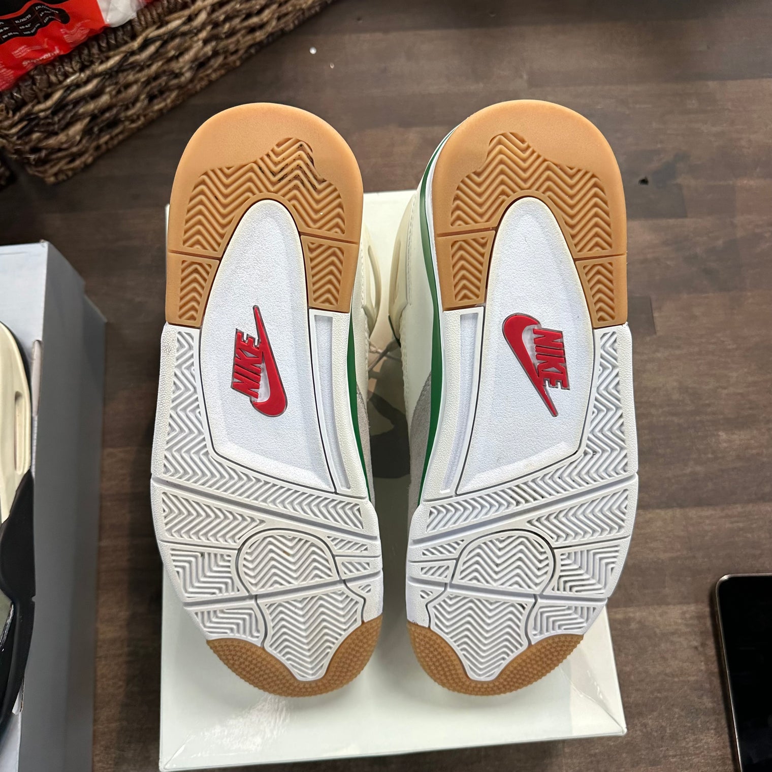 Pine Green SB Jordan 4 Retro OG (USED)