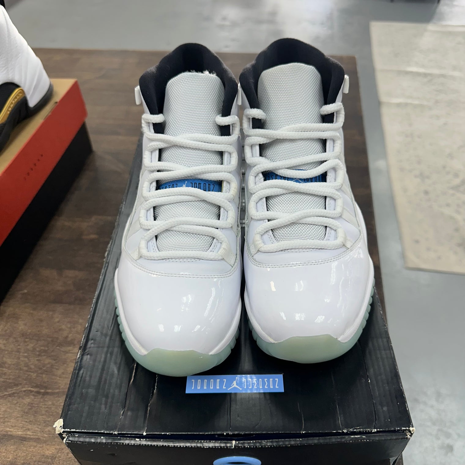 Legend Blue Jordan 11 (2014) (USED)