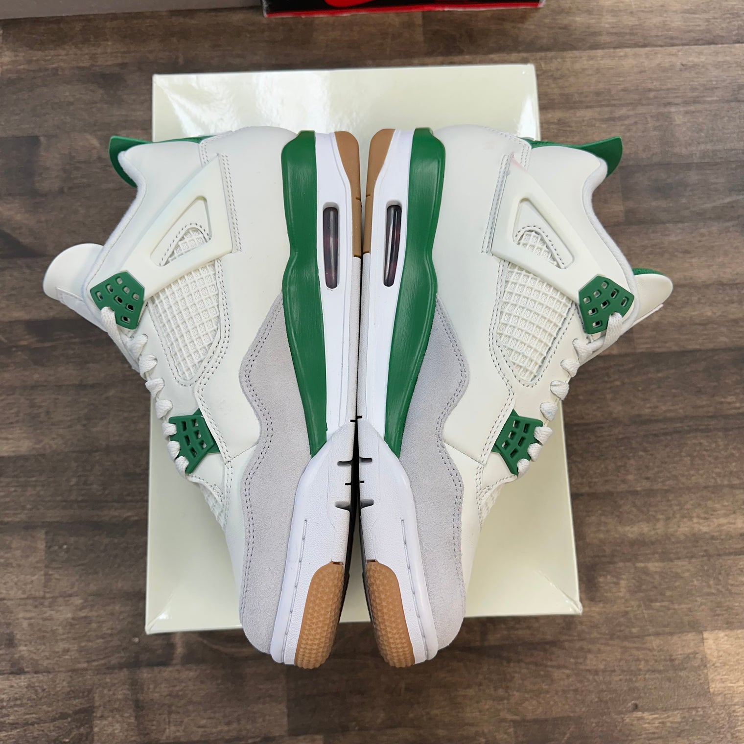 Pine Green SB Jordan 4 Retro (USED)