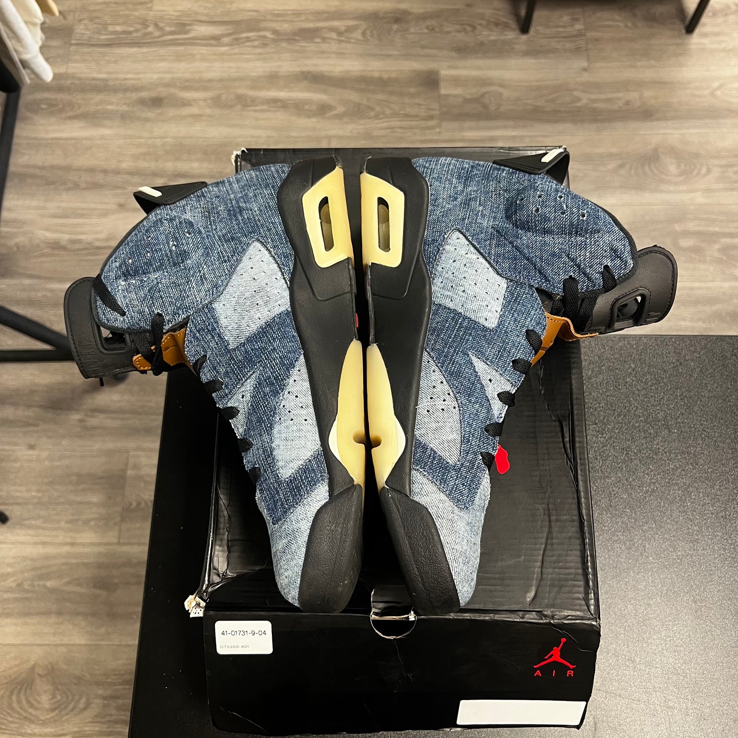Denim Jordan 6 Retro (USED)