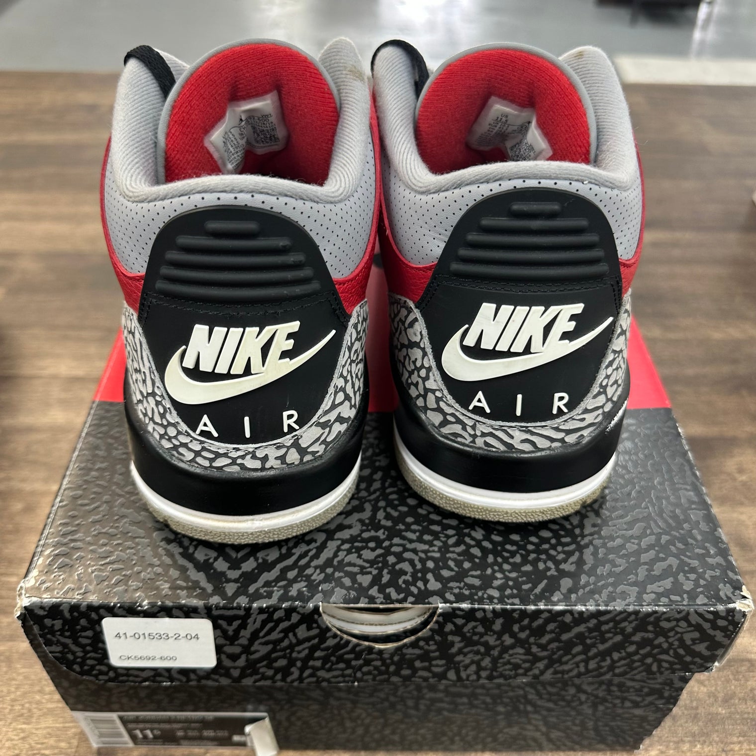 Unite Red Jordan 3 Retro (USED)