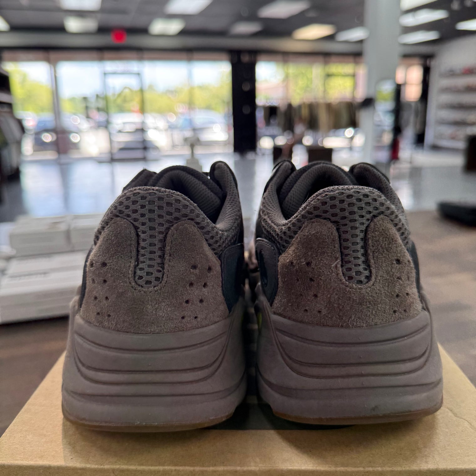 Mauve Yeezy 700 V1 (USED)