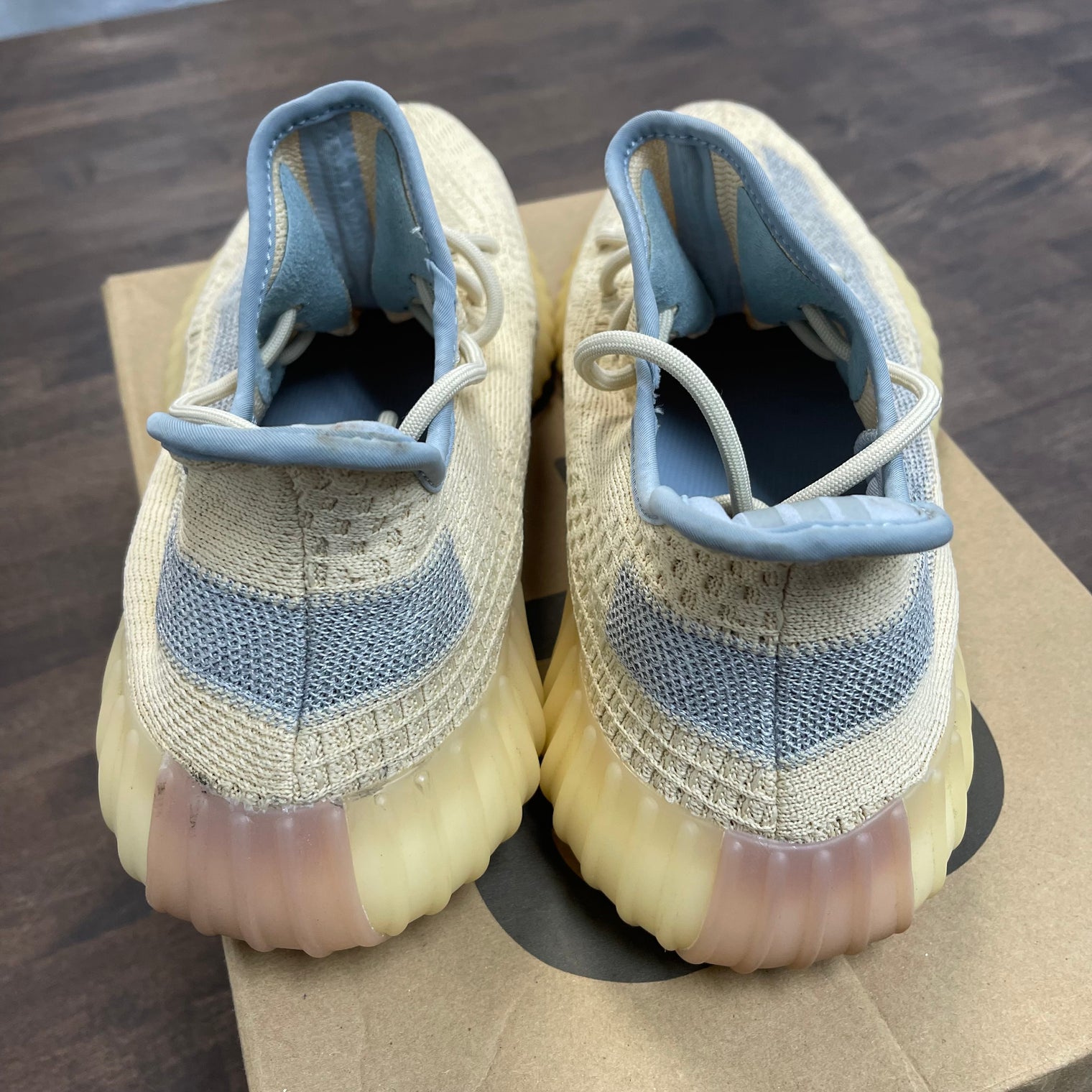 Linen Yeezy 350 (USED)