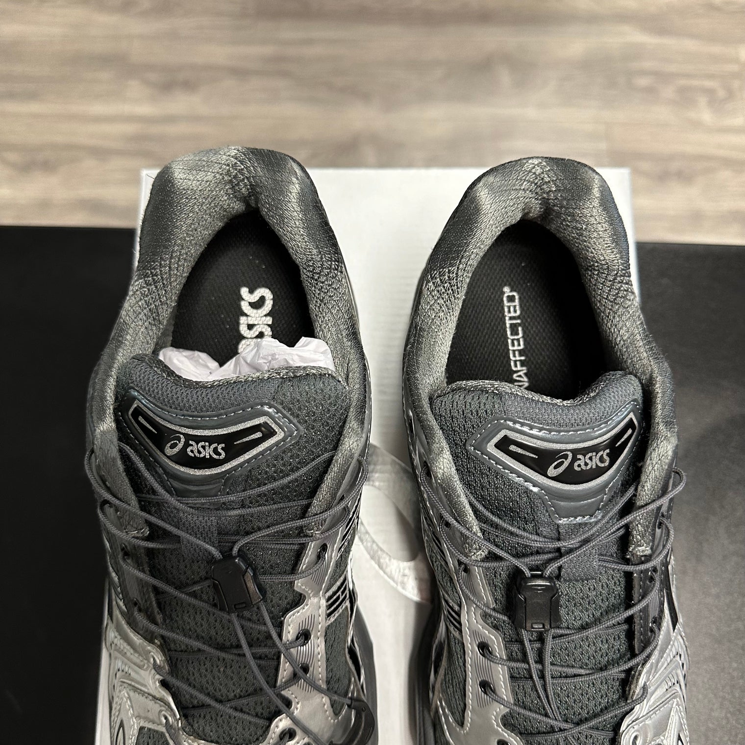 Unaffected ASICS Gel Kayano 14 Black Silver (USED)