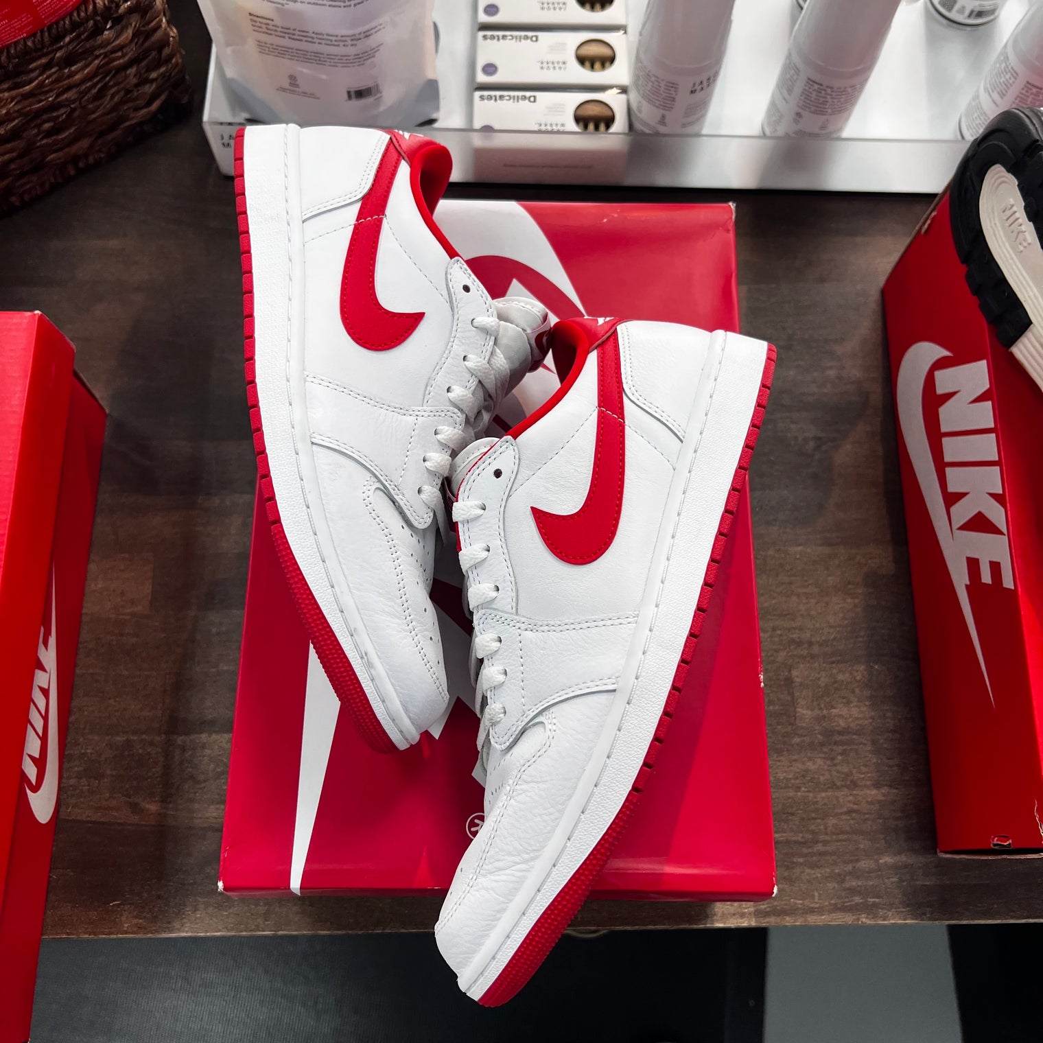 University Red Jordan 1 Low OG (USED)