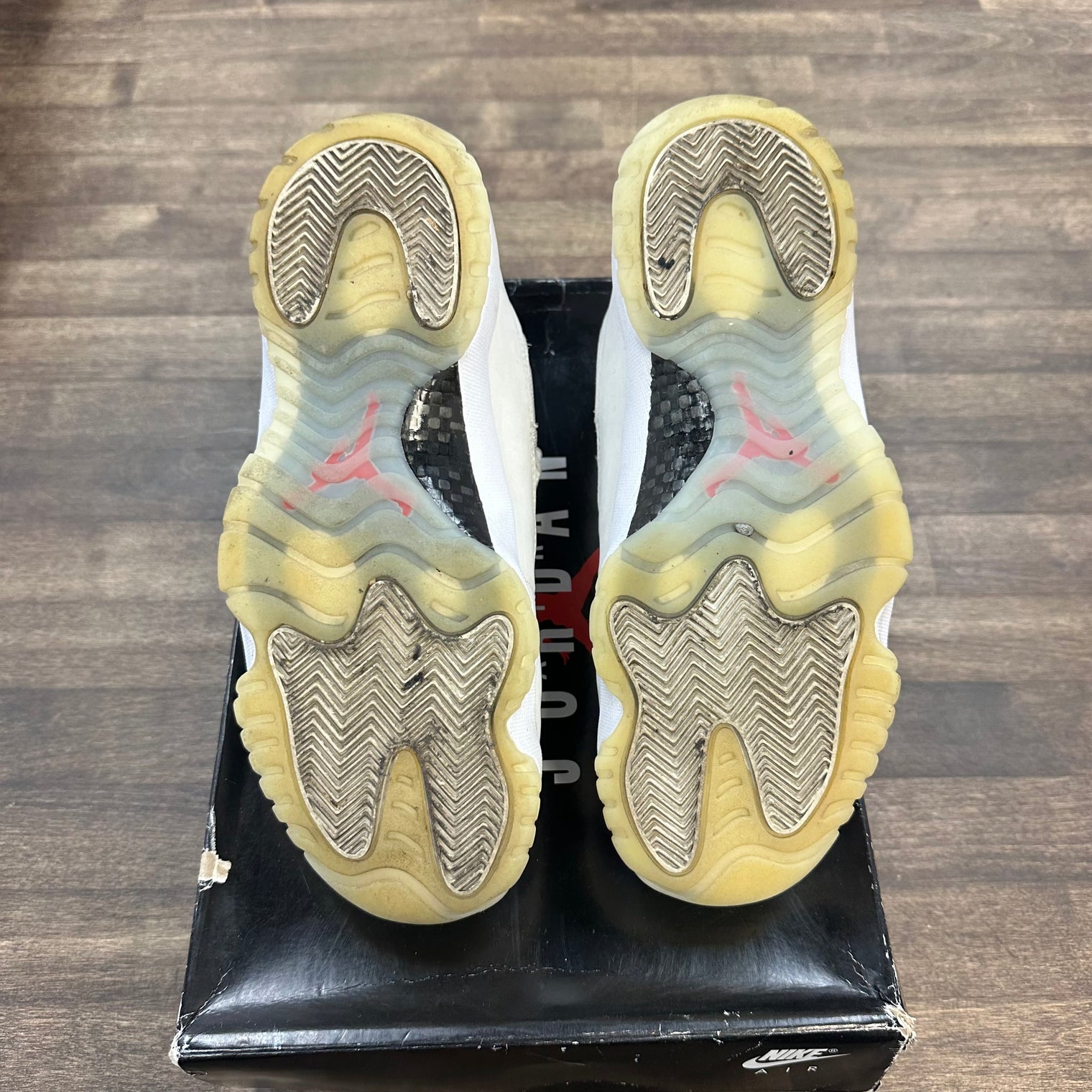 Platnium Jordan 11 Retro (USED)