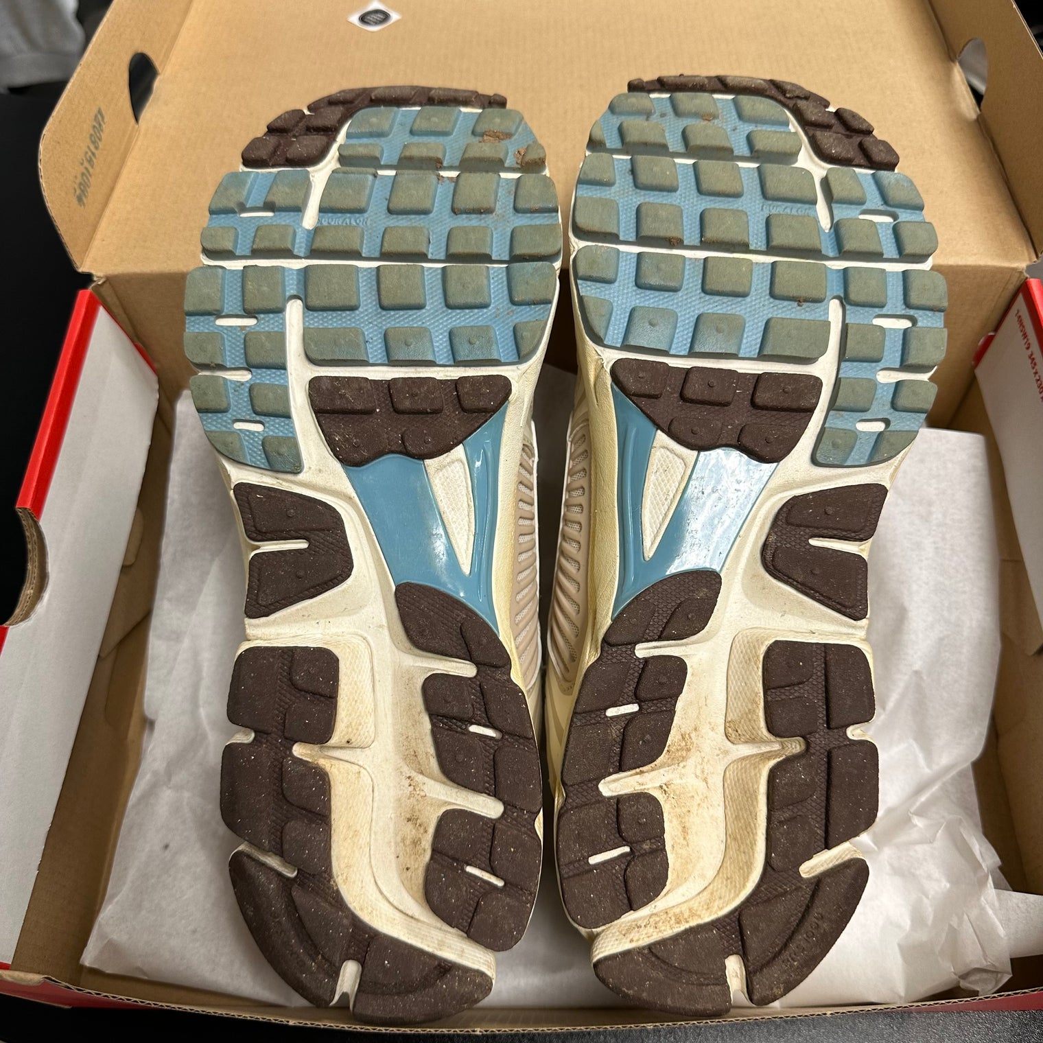 (W) Oatmeal Nike Zoom Vomero 5 (USED)