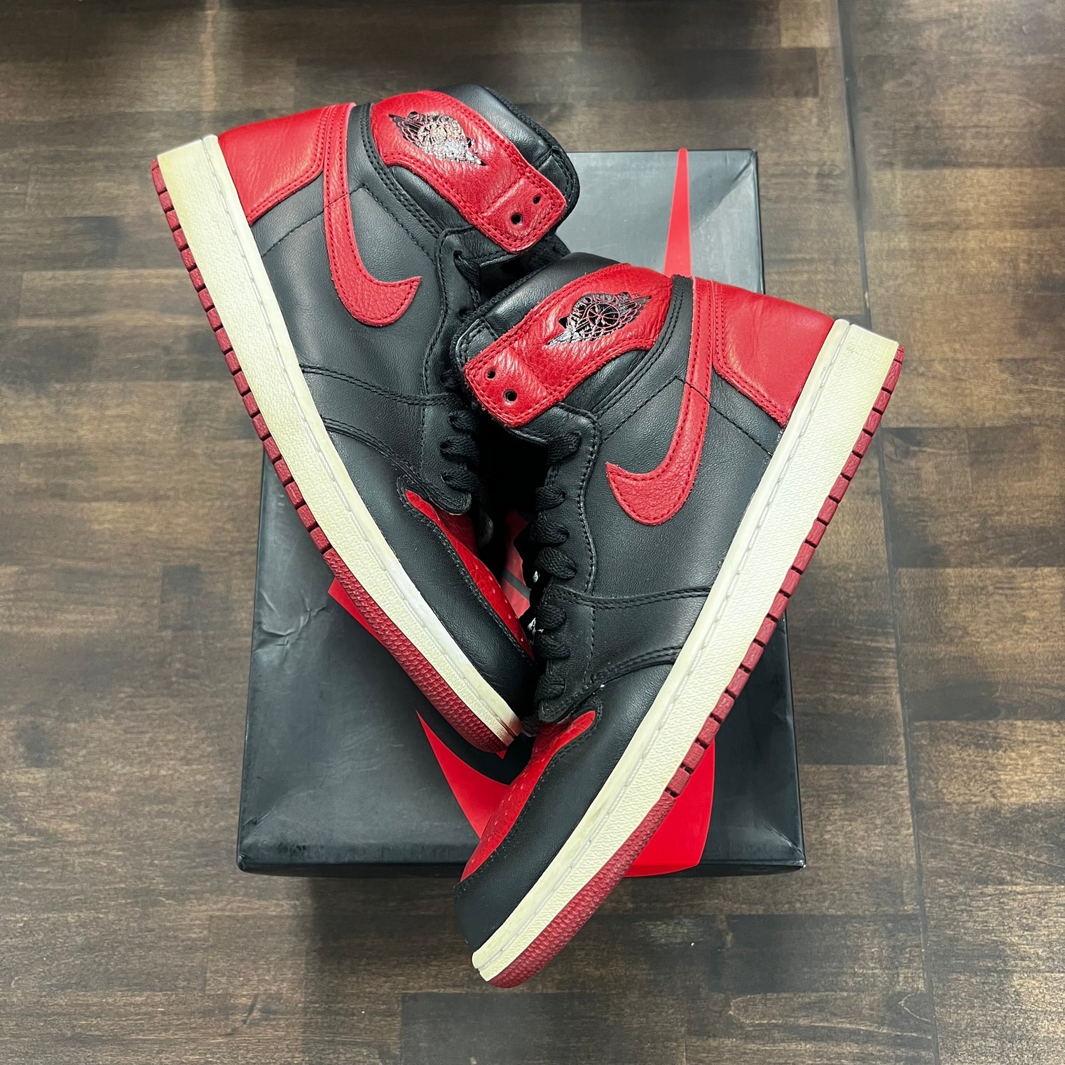 Banned Jordan 1 Retro High OG (USED)