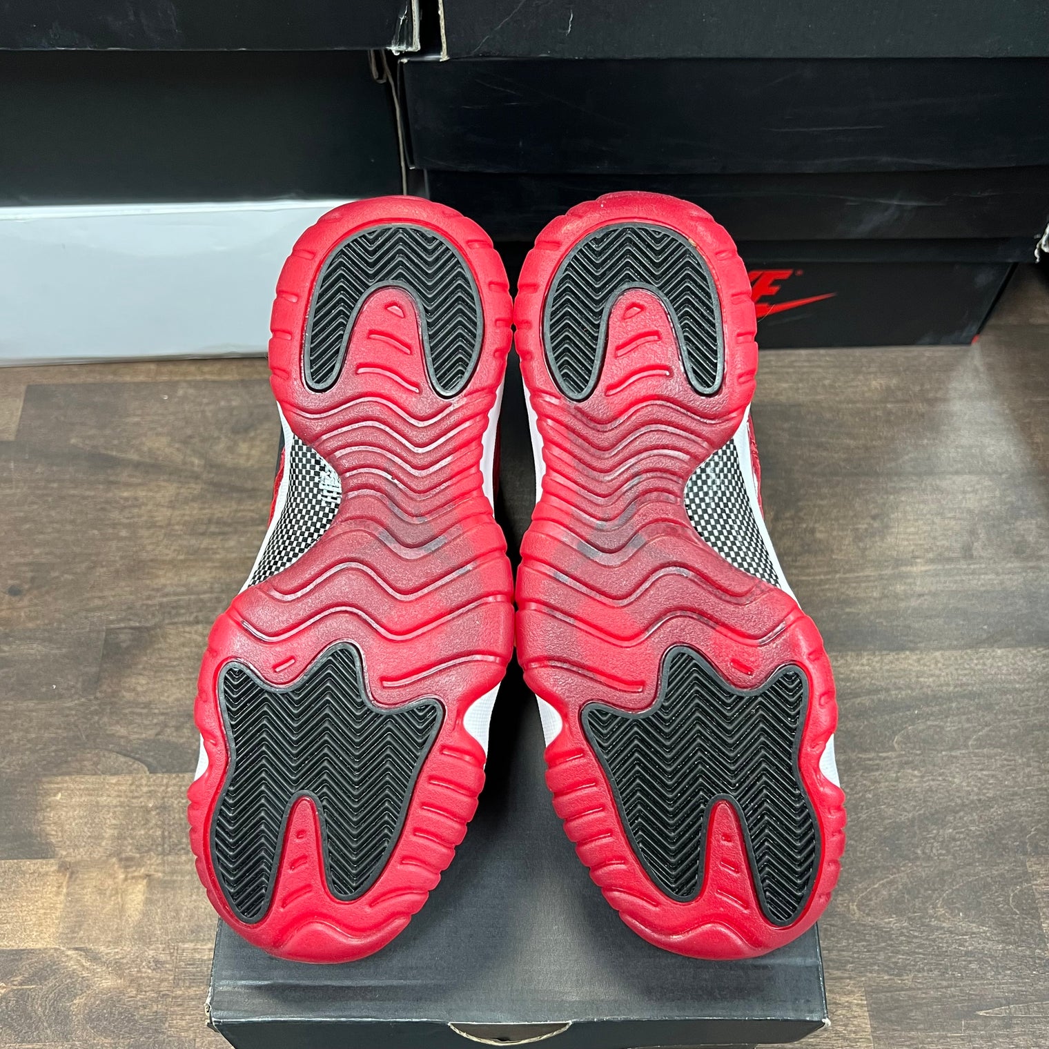 (GS) White Gym Red Jordan 11 Low IE