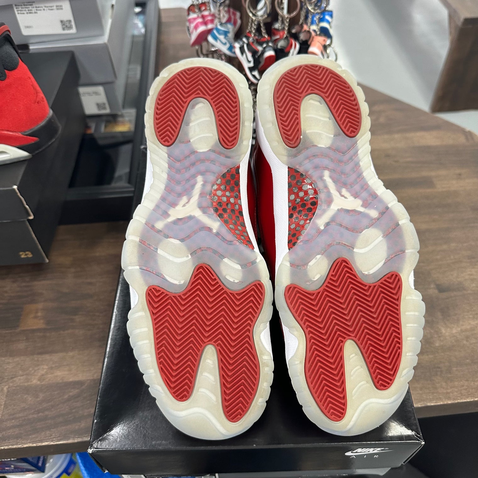 Cherry Jordan 11  (USED)