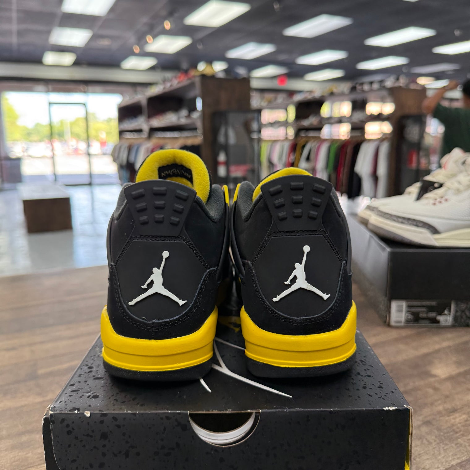 (GS) Yellow Thunder Jordan 4 (USED)