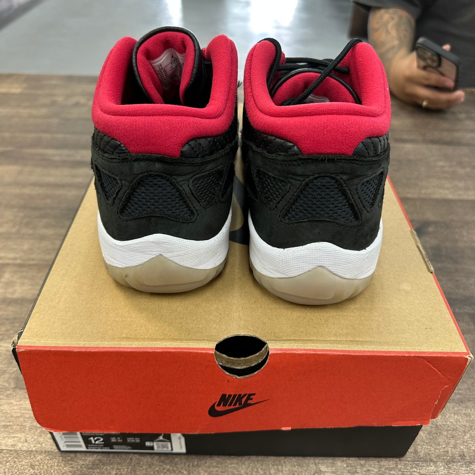 Bred Jordan 11 Low IE (USED)