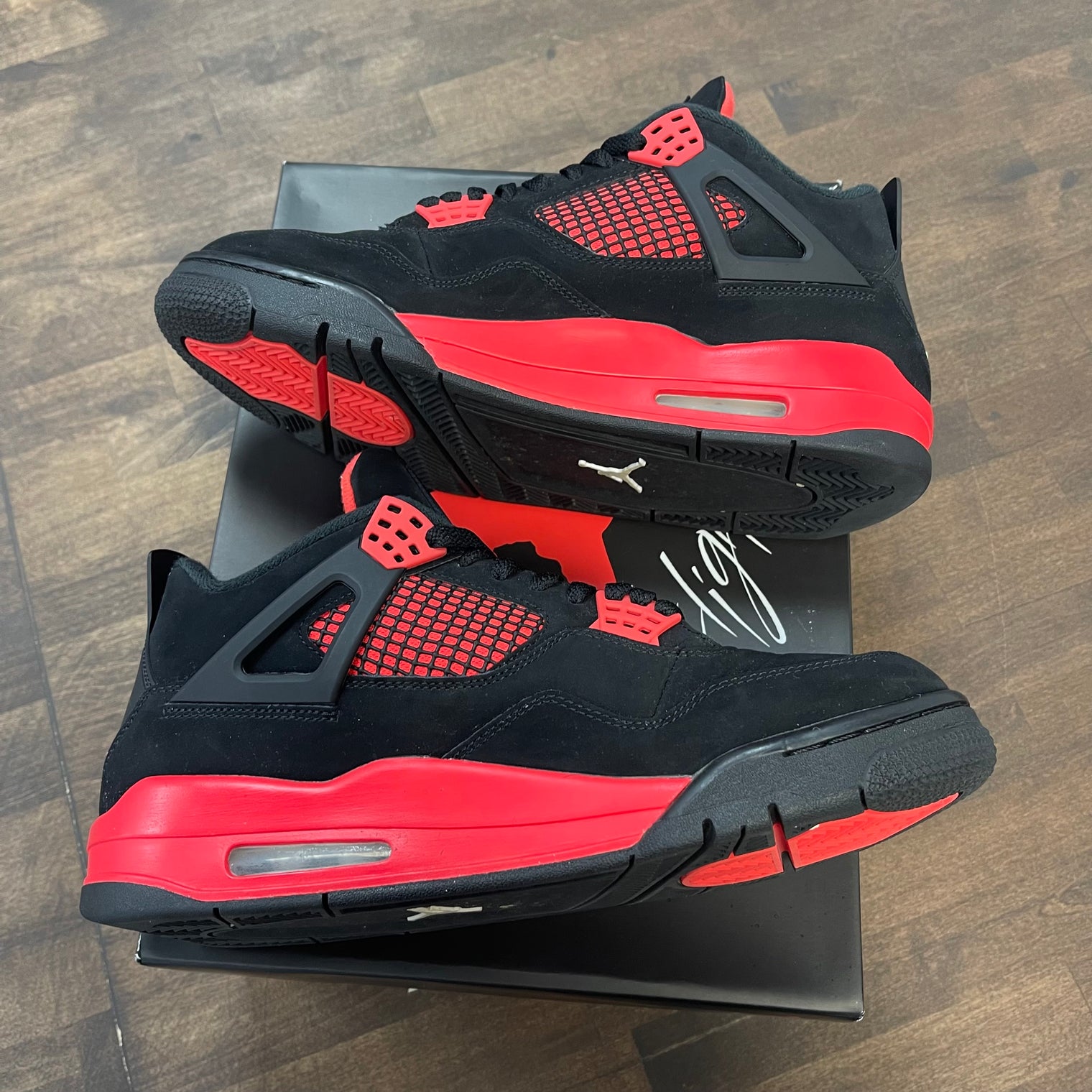 Red Thunder Jordan 4 (USED)