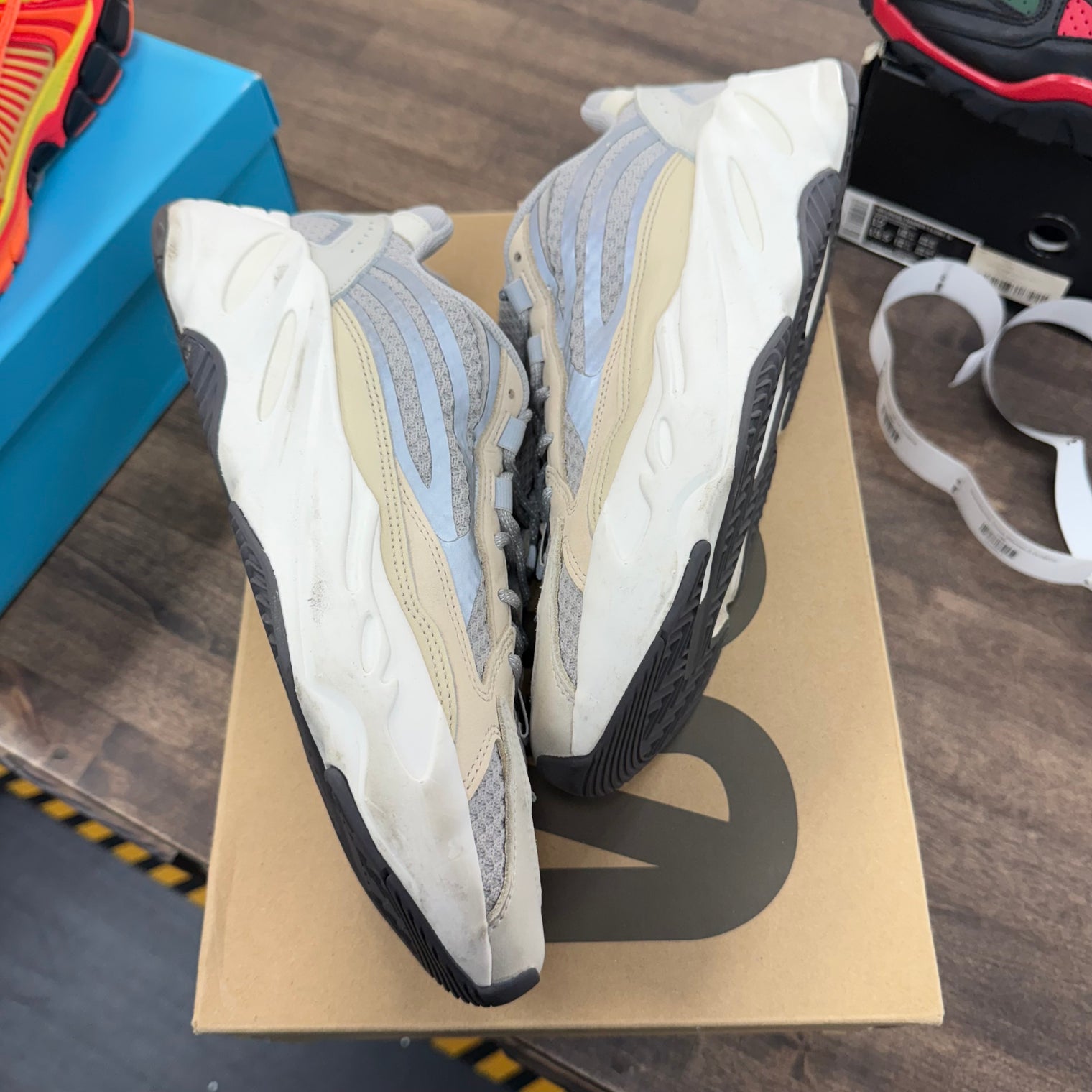 Cream Yeezy 700 V2 (USED)