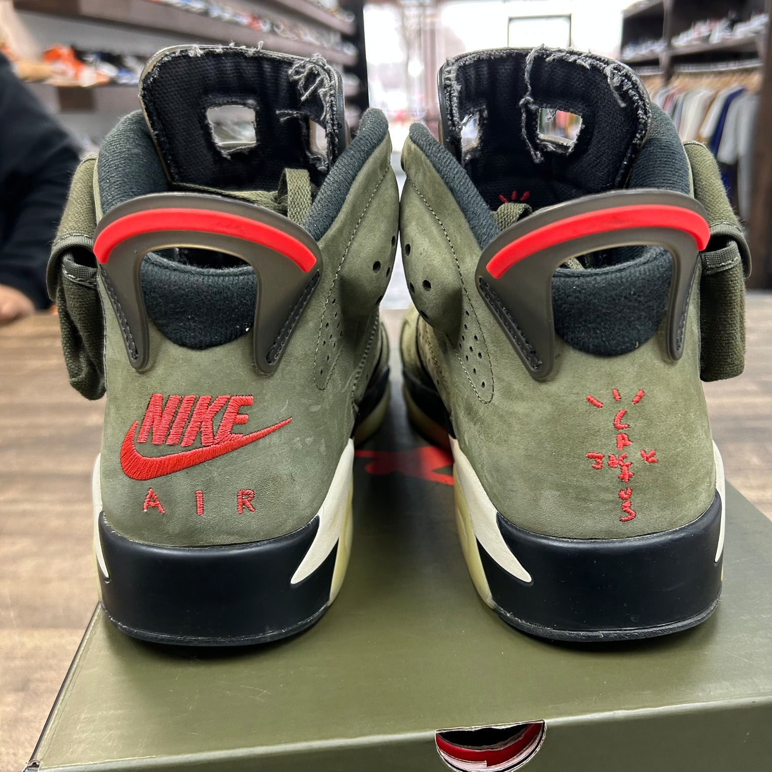 Travis Scott Olive Jordan 6 Retro (USED)