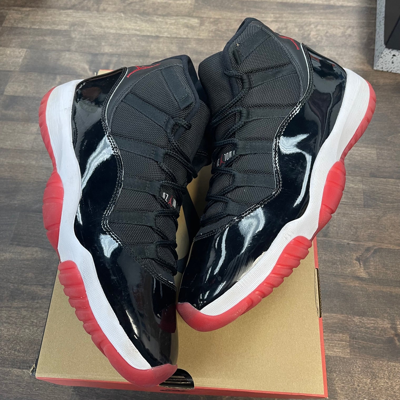 Bred Jordan 11 (2019) (USED)