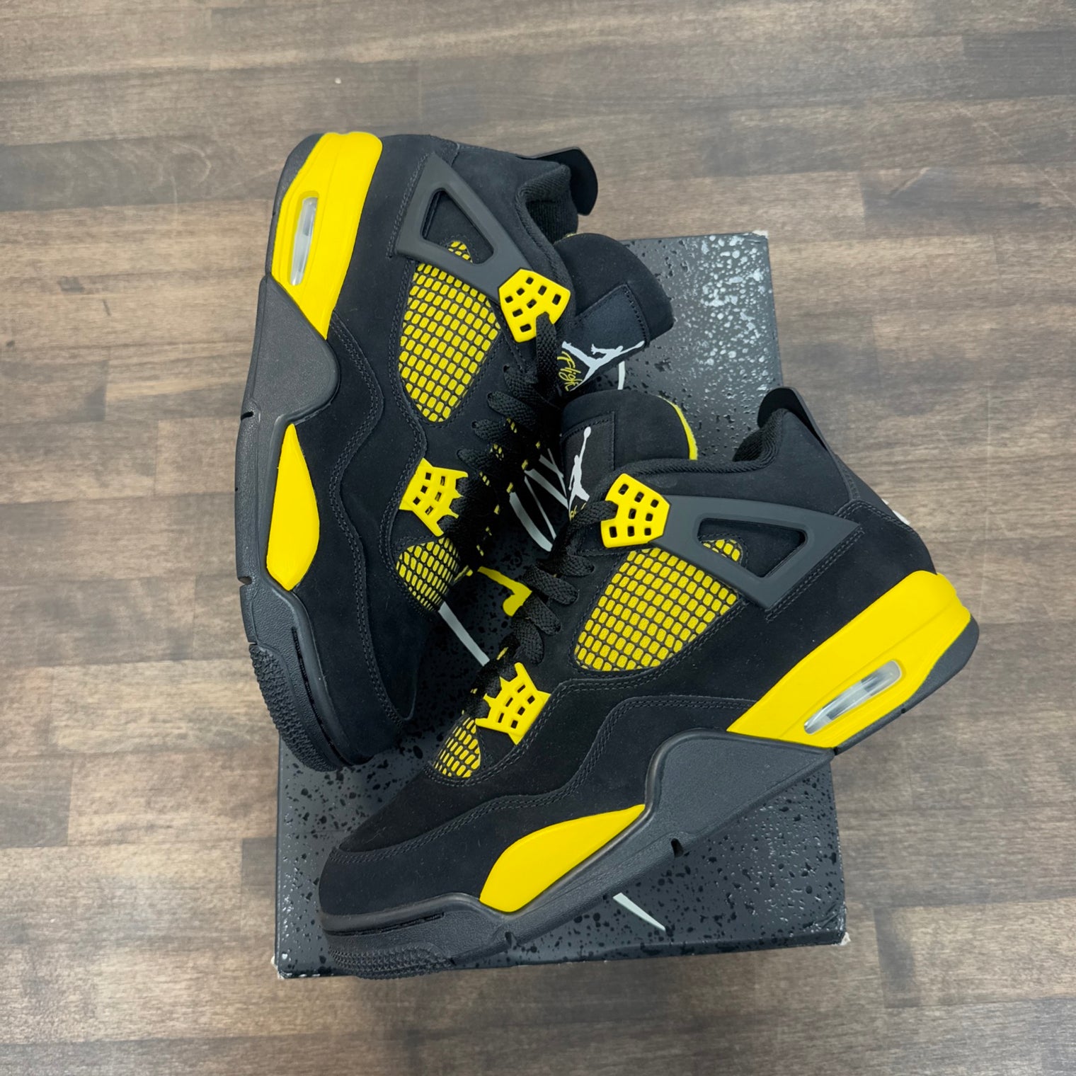 Yellow Thunder Jordan 4 (Lightly worn)