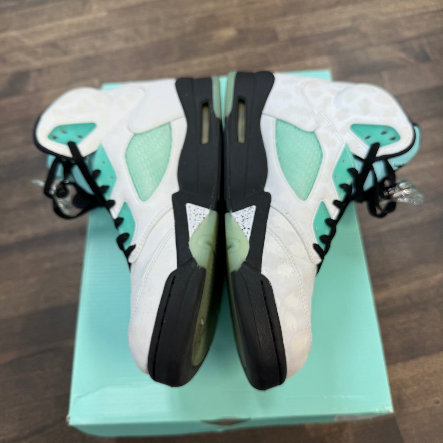 Island Green Jordan 5 Retro (USED)