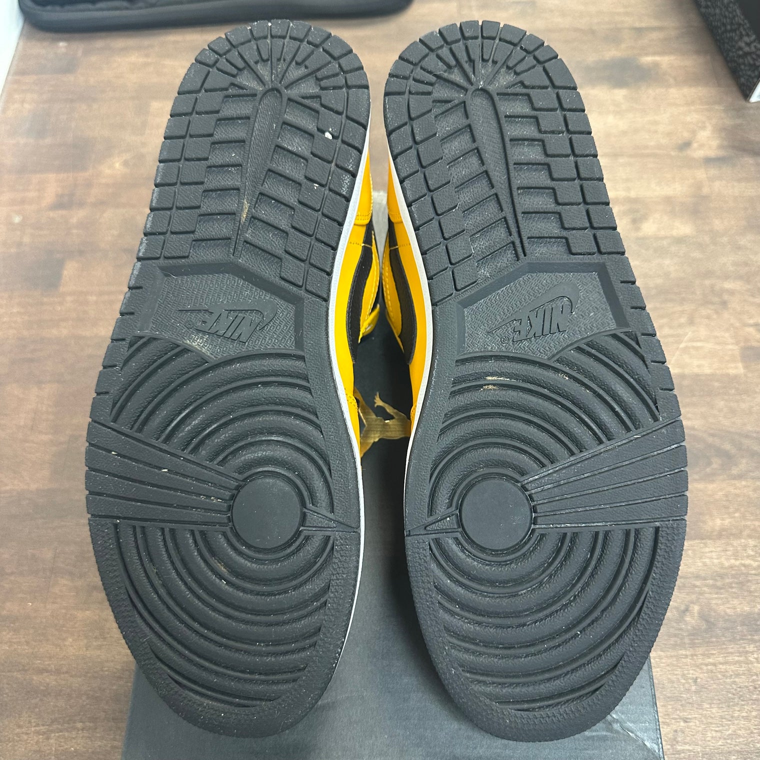 University Gold Jordan 1 Low (USED)