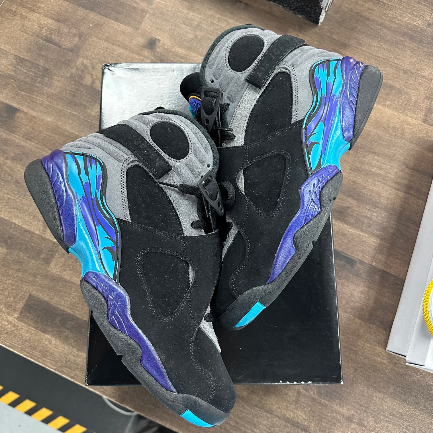 Aqua Jordan 8 Retro (2025) (USED)