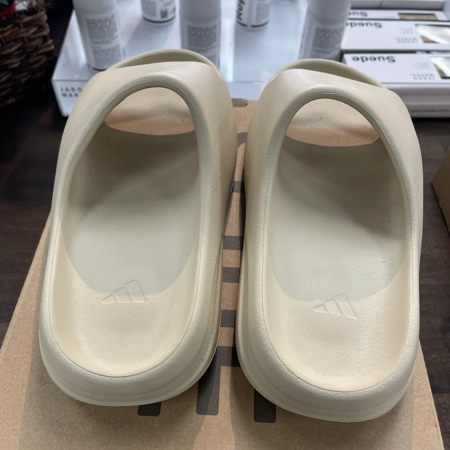 Bone Yeezy Slide (USED)