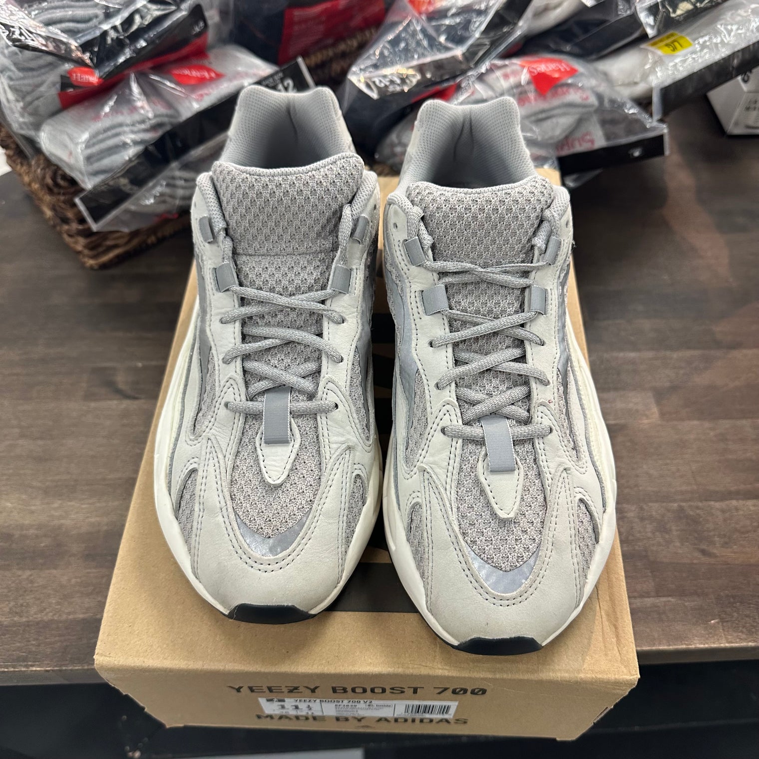 Static Yeezy 700 V2 (USED)