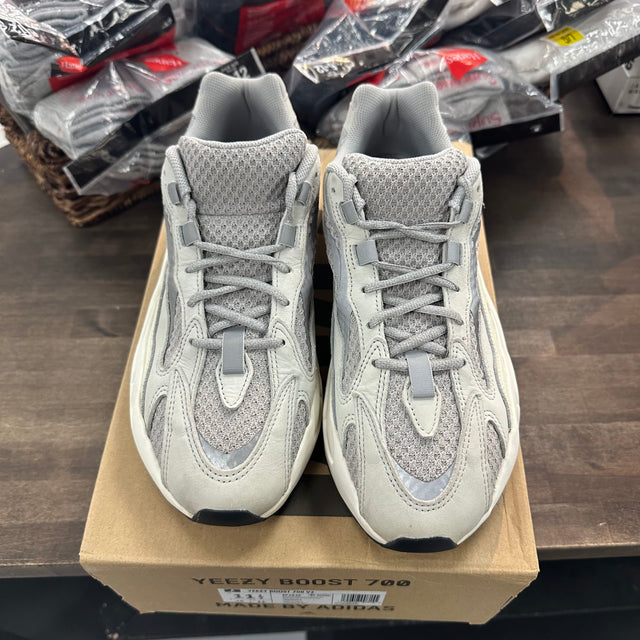 Static Yeezy 700 V2 (USED)