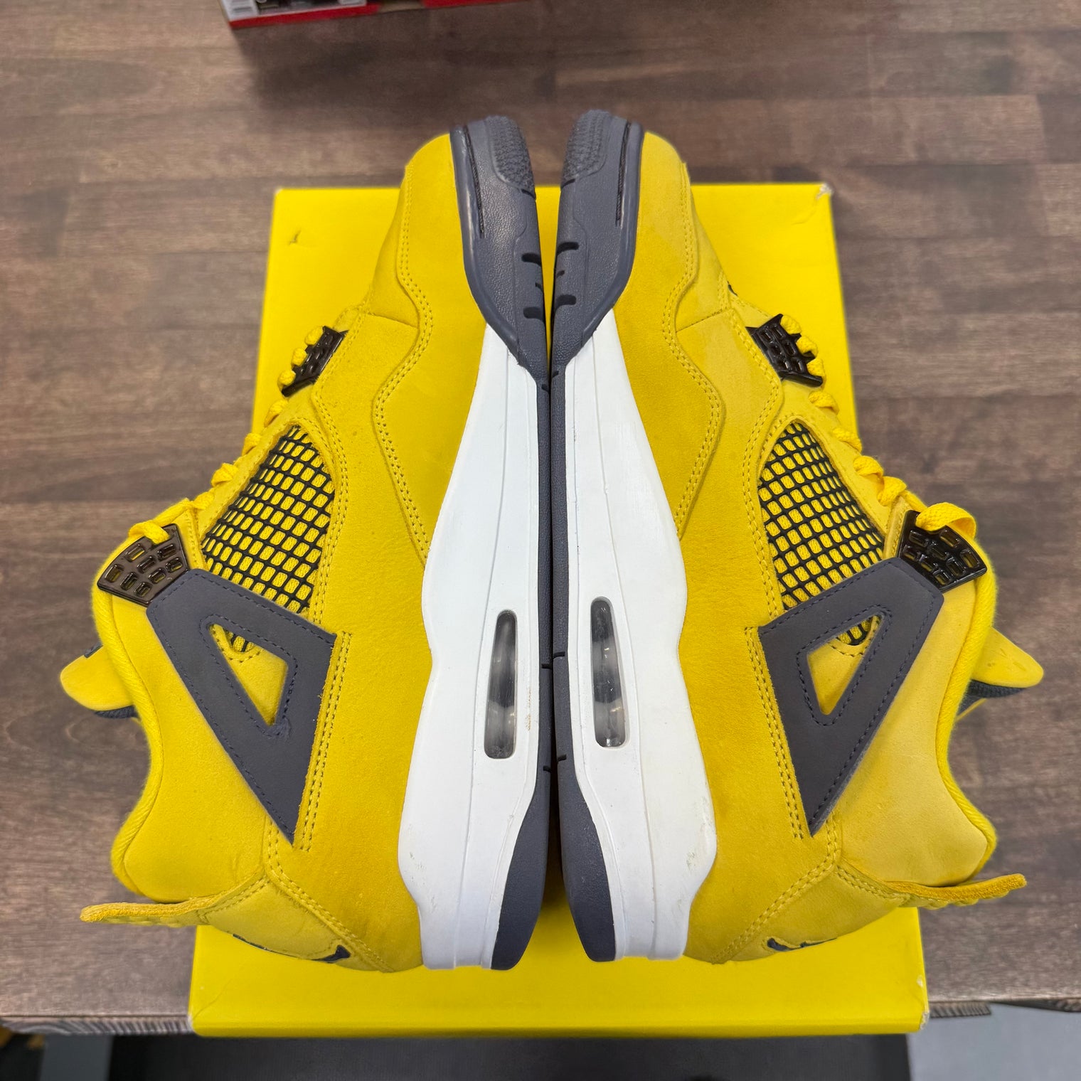 Lightning Jordan 4 (USED)