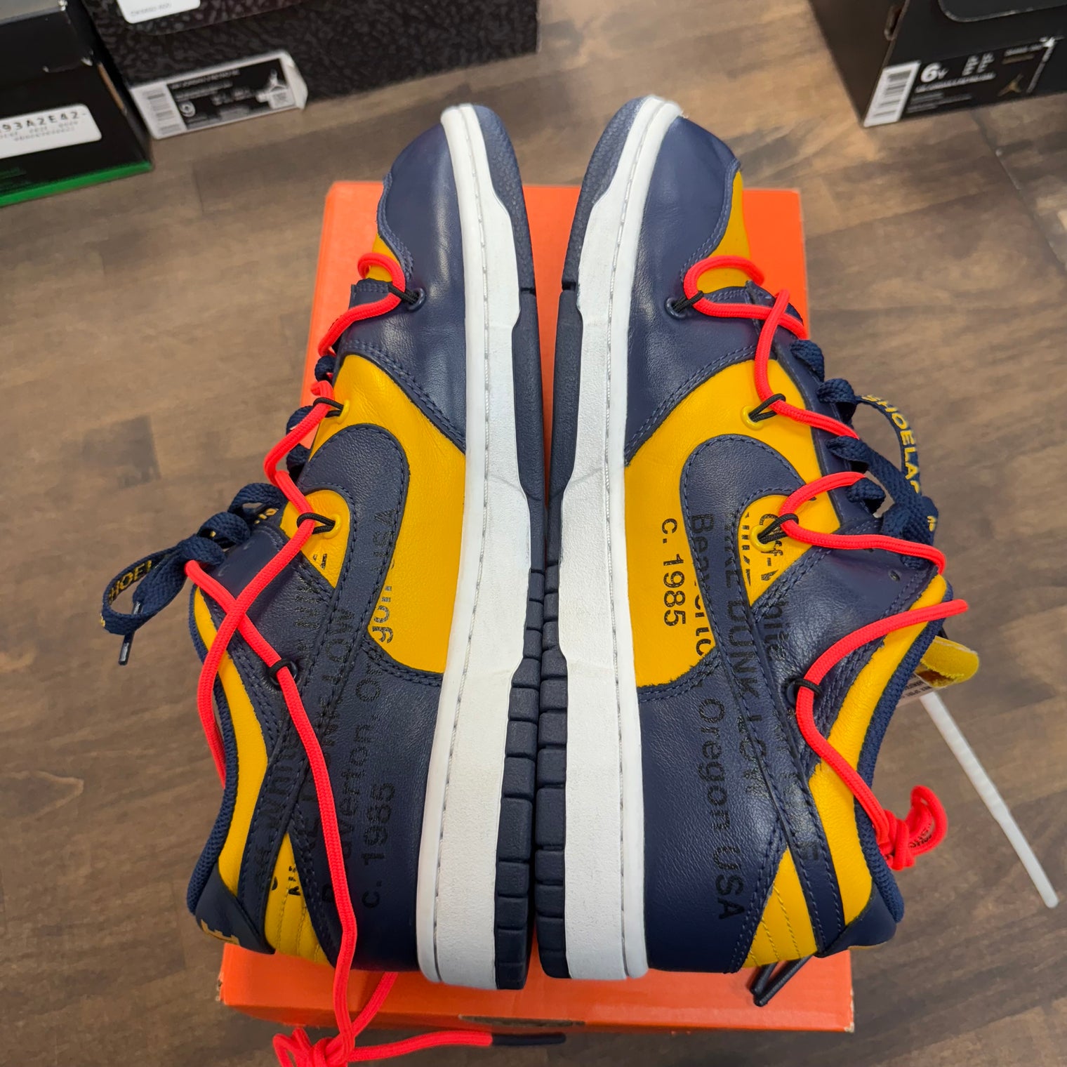 University Gold Off-White Nike Dunk Low (USED,No Box)