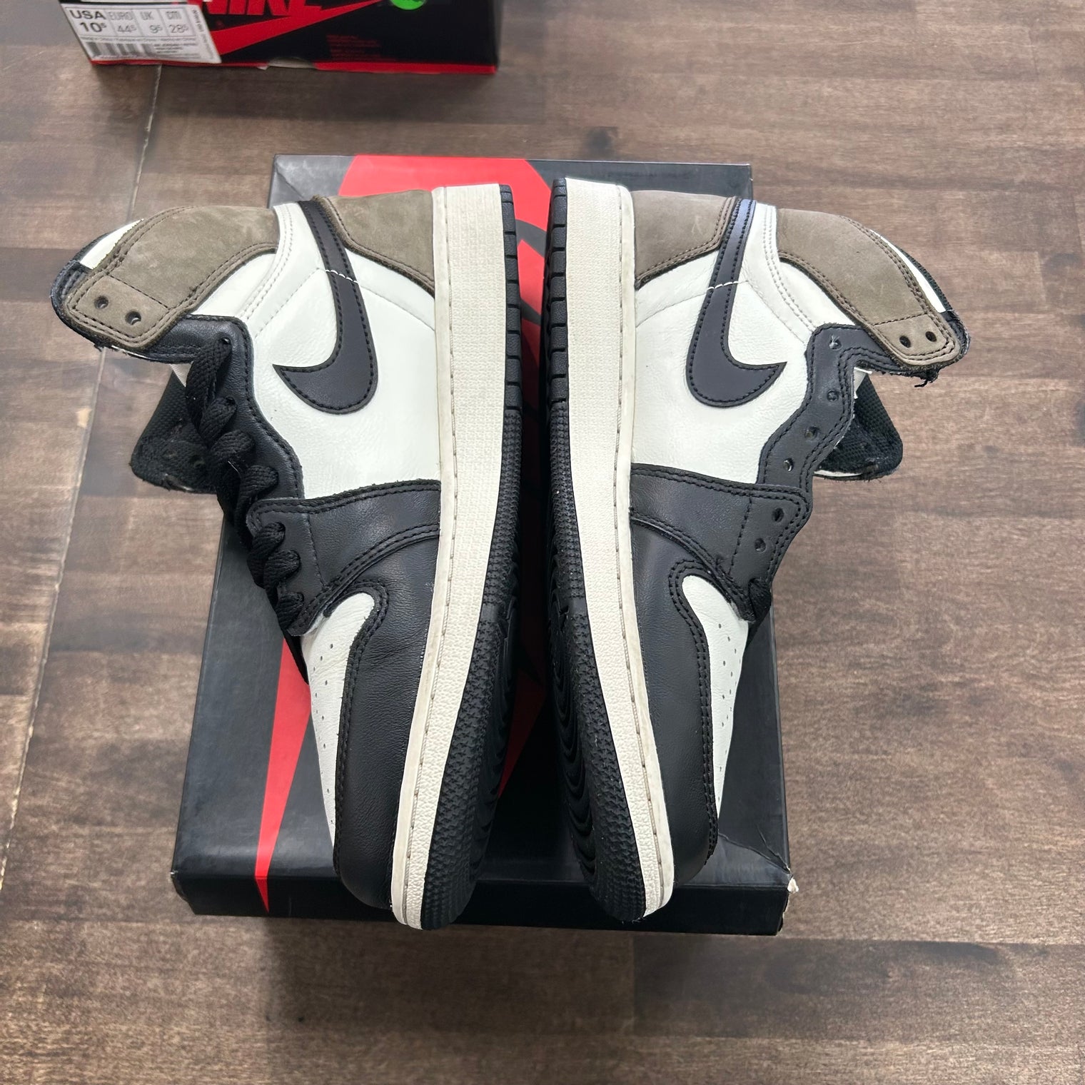 Dark Mocha Jordan 1 High (USED)