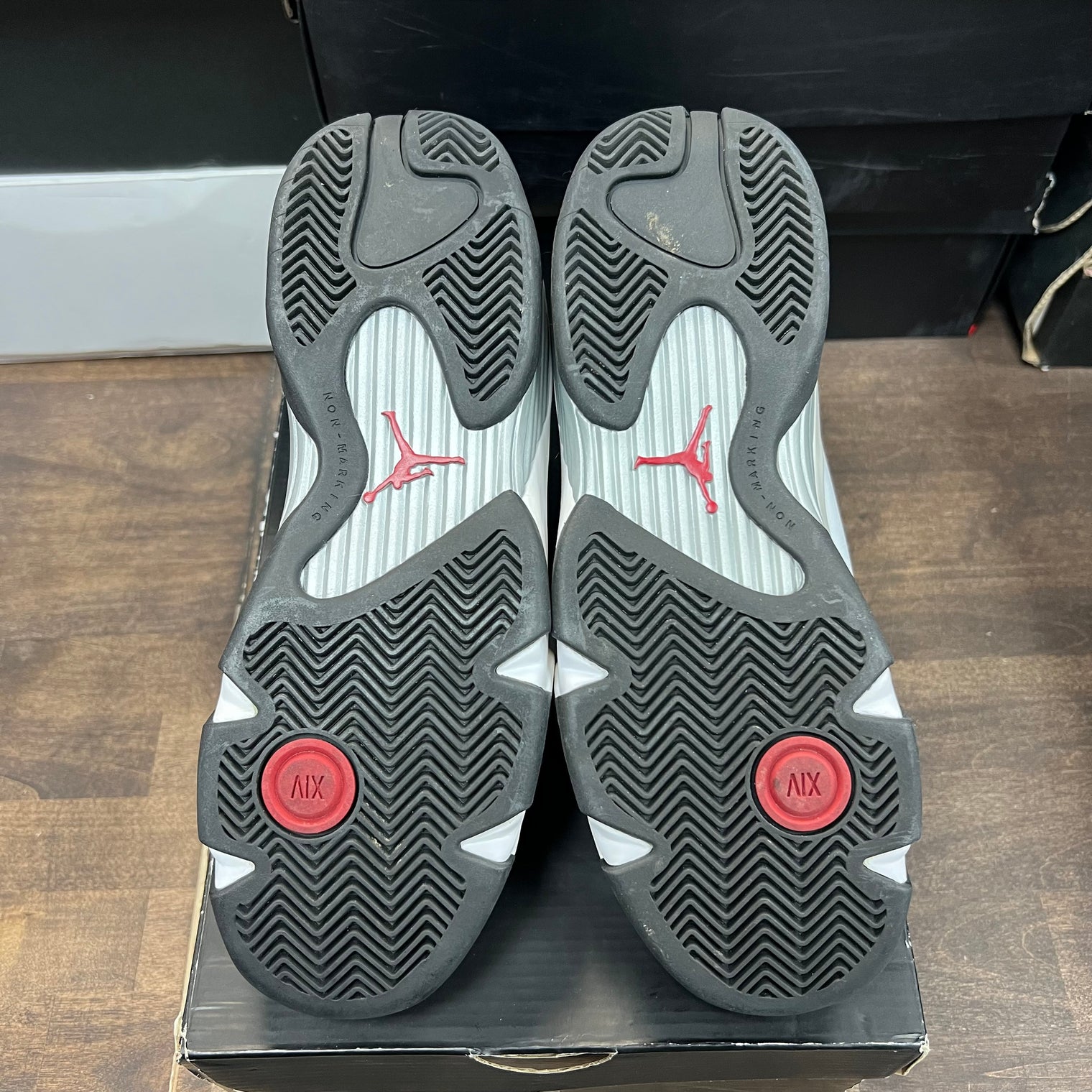 (GS) Black Toe Jordan 14 (USED)