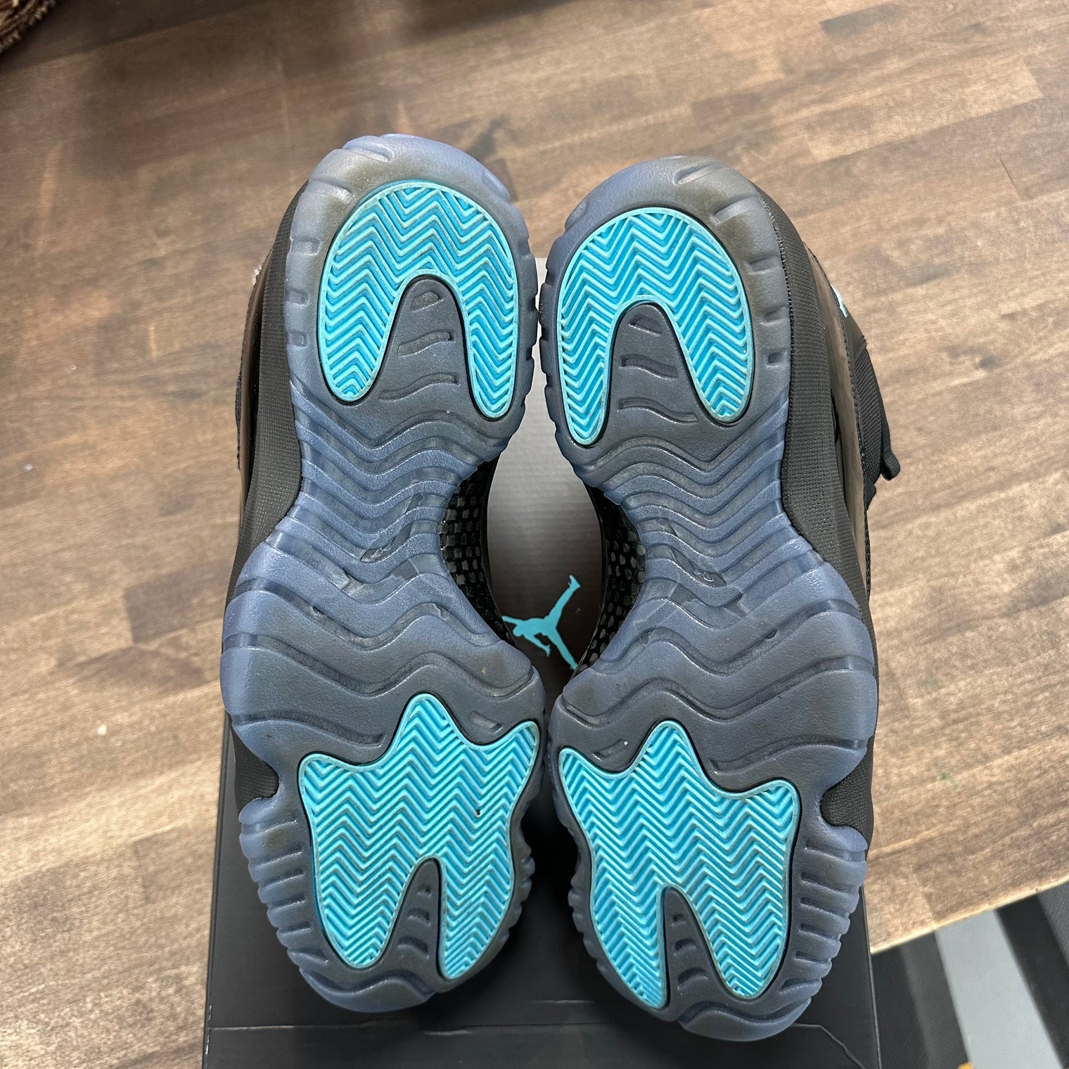 Jordan 11 Retro Gamma Blue (2025) (US 11.5) (USED)