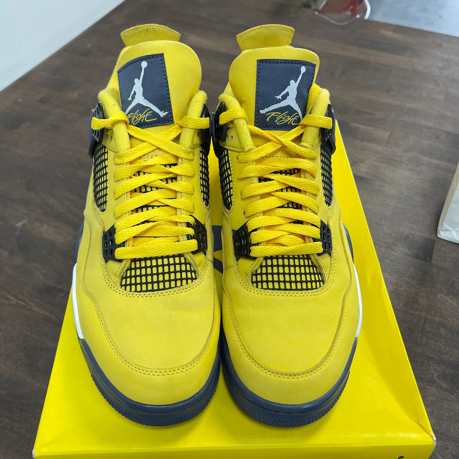 Lightning Jordan 4 (USED)