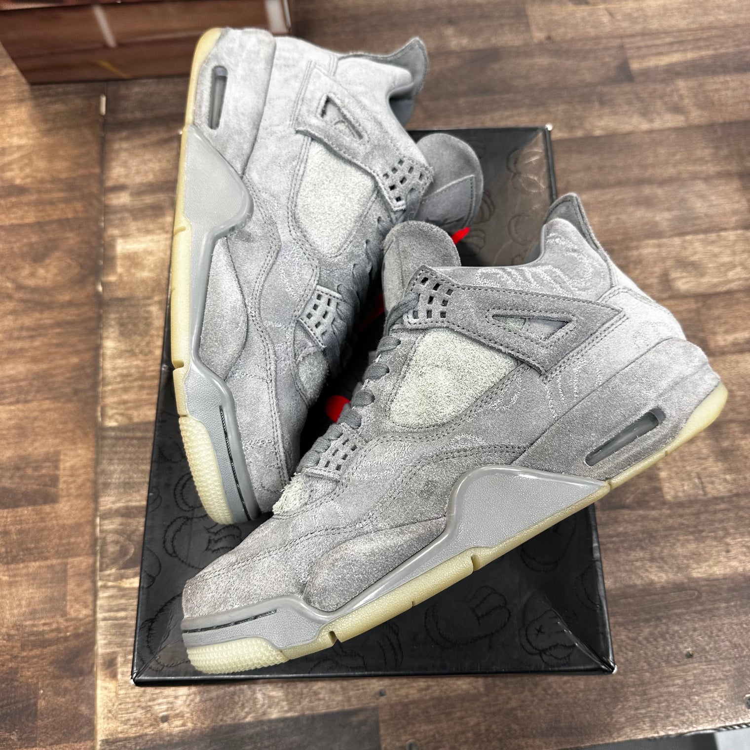 Kaws Jordan 4 Retro (USED)