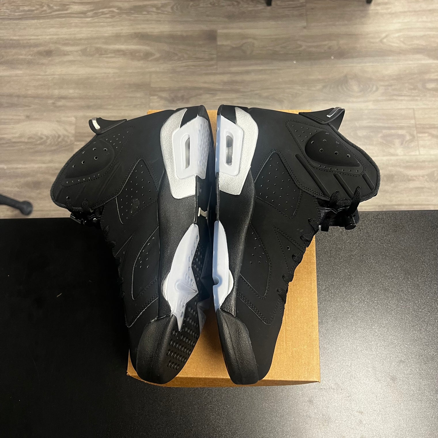 Chrome Jordan 6 (USED, no box)