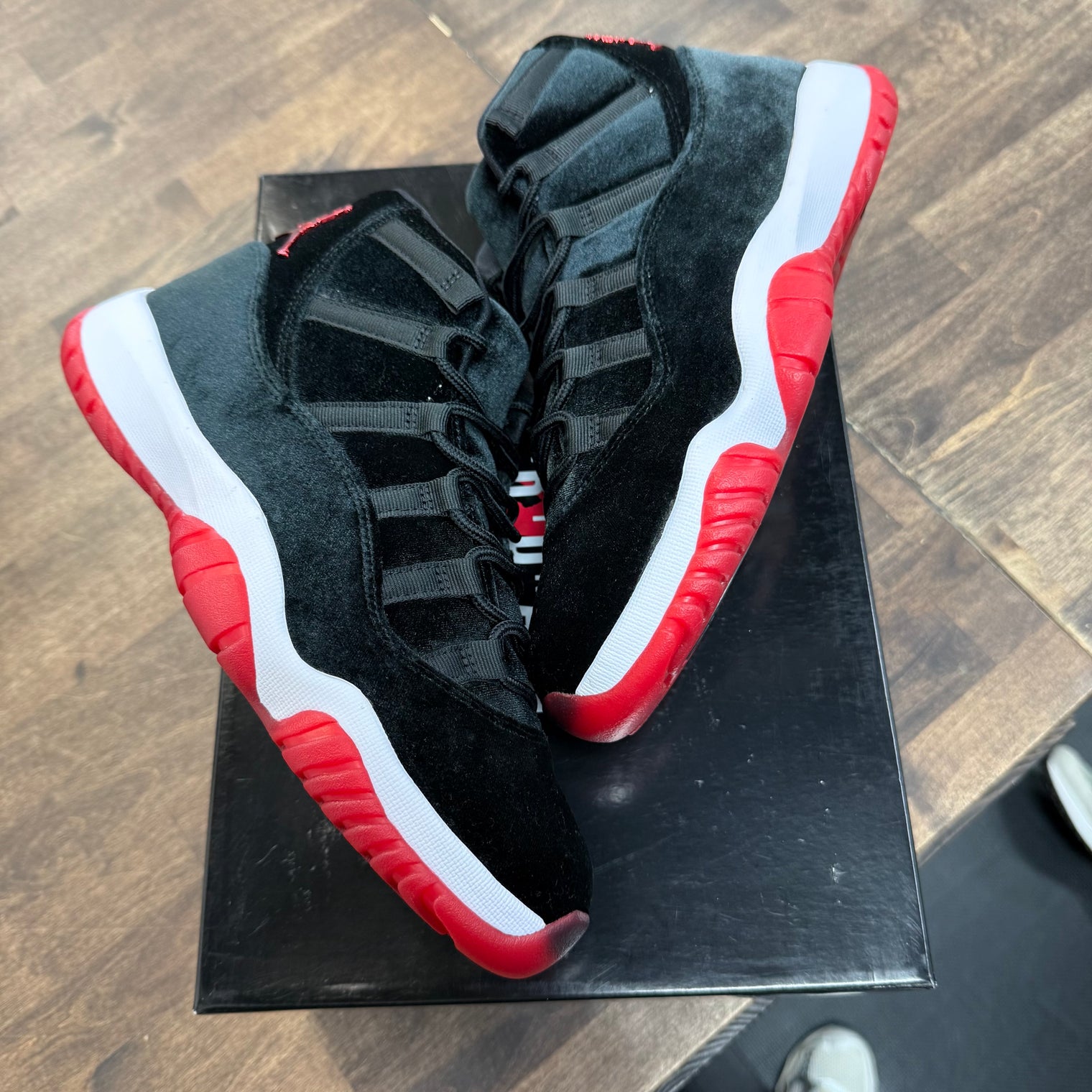 (W) Velvet Bred Jordan 11 (USED)