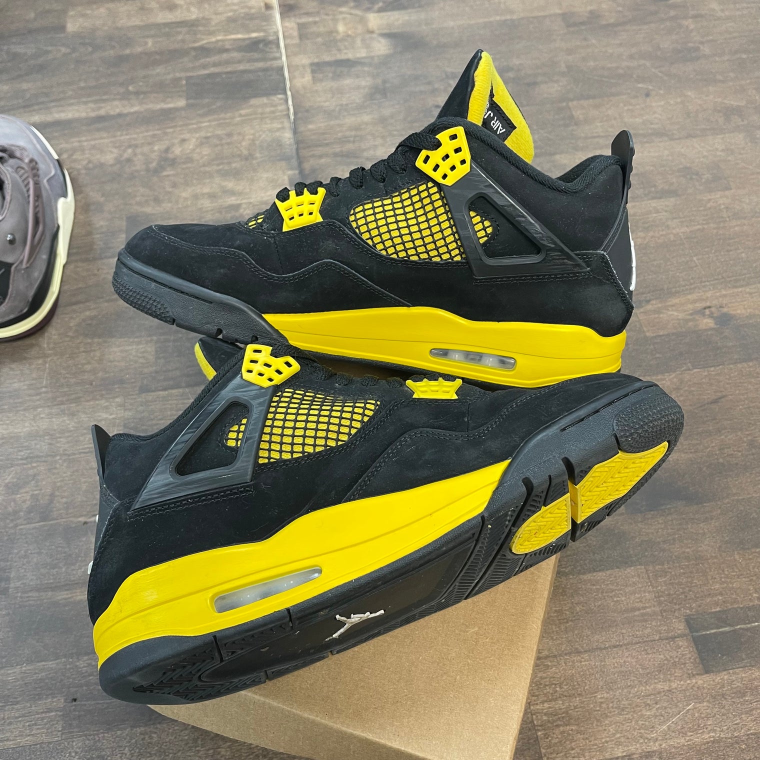 Yellow Thunder Jordan 4 (USED,No Box)