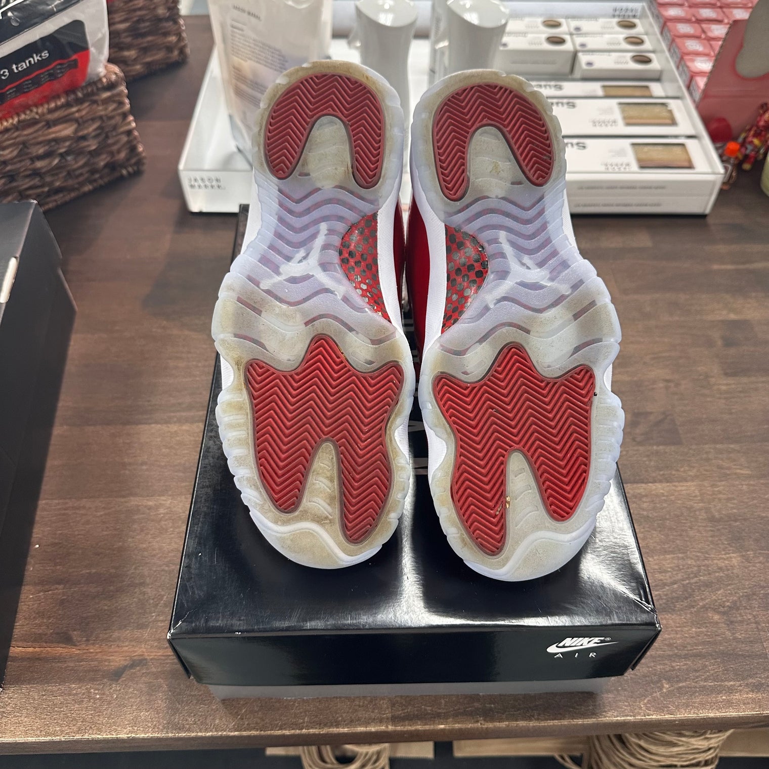 Cherry Jordan 11 (USED)