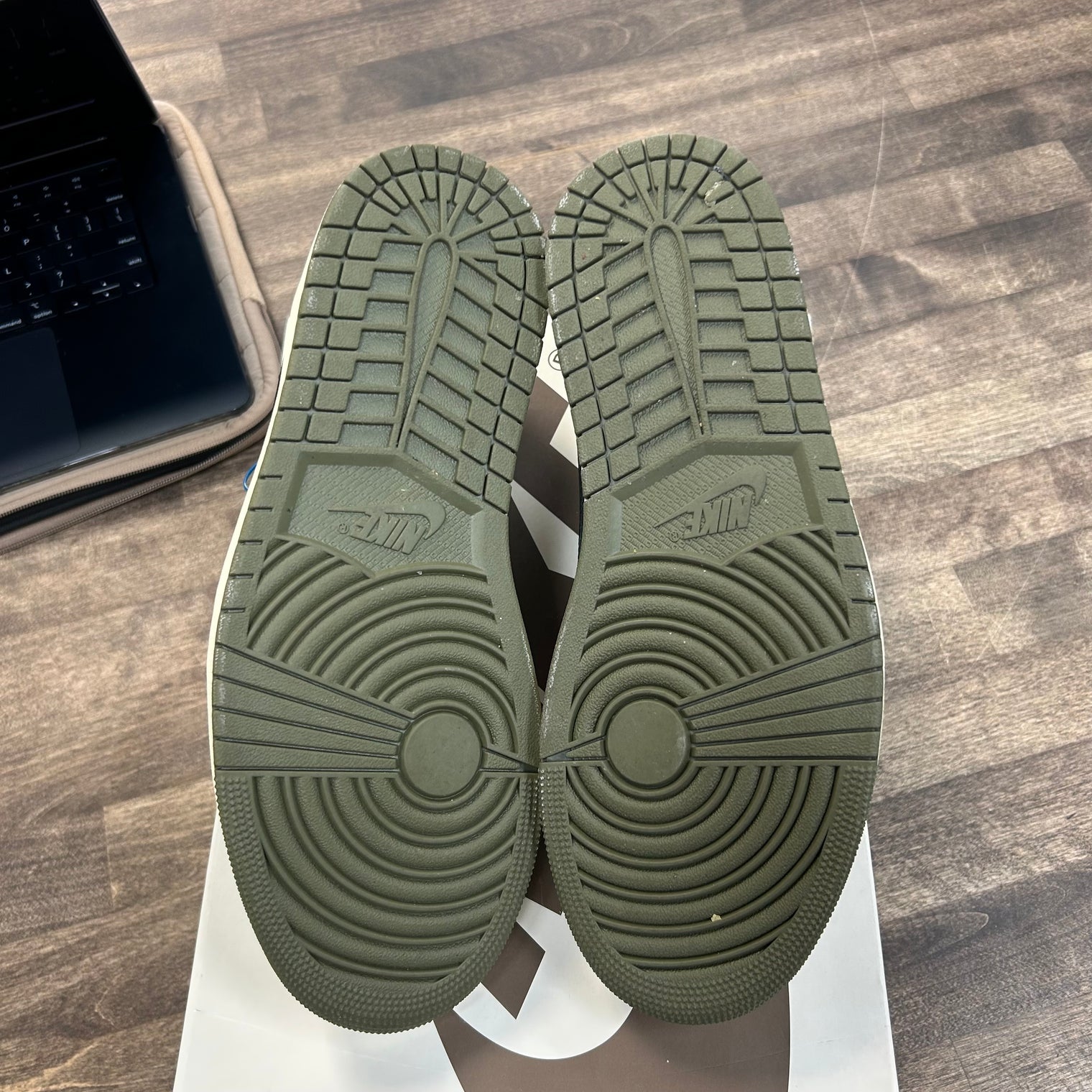 Medium Olive Travis Scott Jordan 1 Low OG SP (USED)