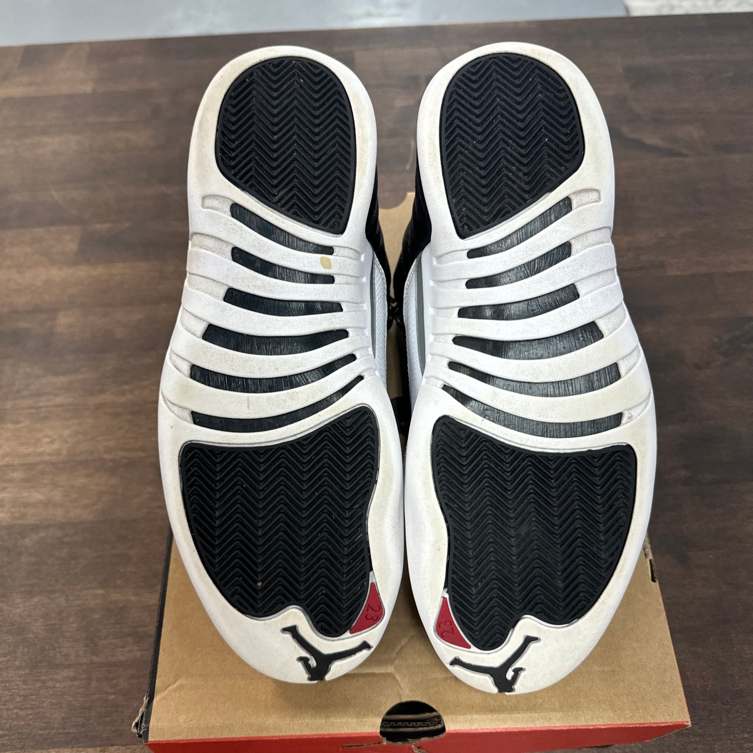 Playoff Jordan 12 (USED)