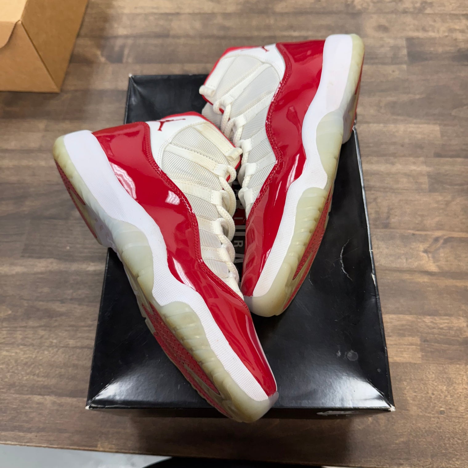 Cherry Jordan 11 Retro (USED)