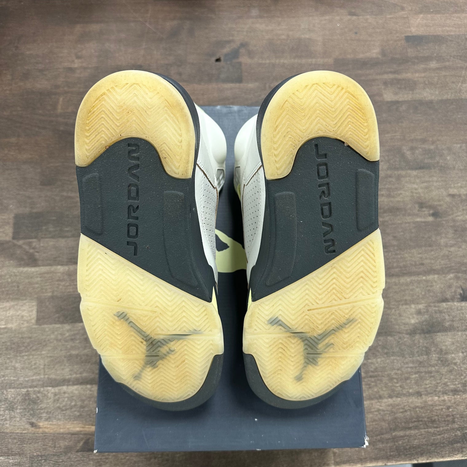 Jordan 5 Retro Luminous Green (US 8.5W) (USED)