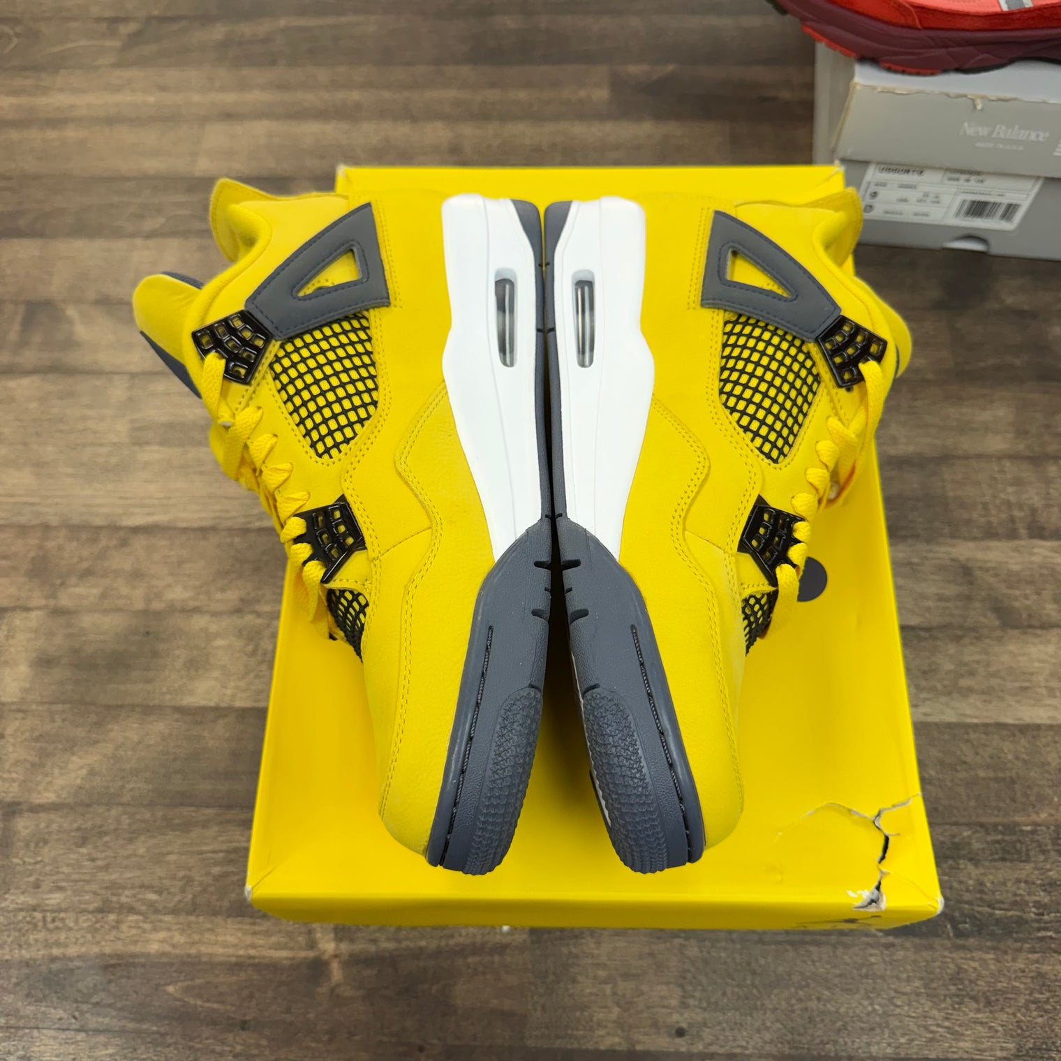 Lightning Jordan 4 Retro (USED)